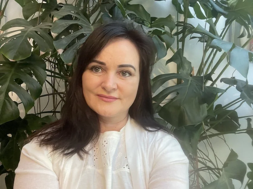 📖🎧 Deze ecotheologe ontrafelt de theologische wortels van de ecologische crisis: “Sinds Bonifatius in 718 de bijl in de Donareik zette, viel symbolisch een wereldbeeld”