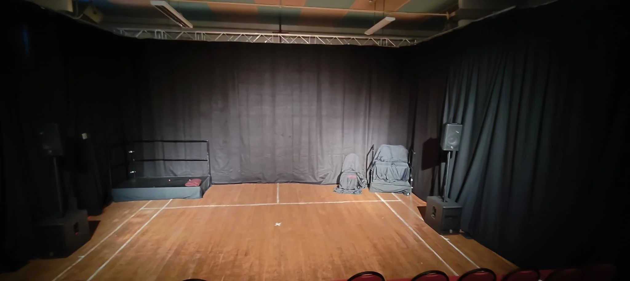 Theatre lighting to add emphasis to the performers