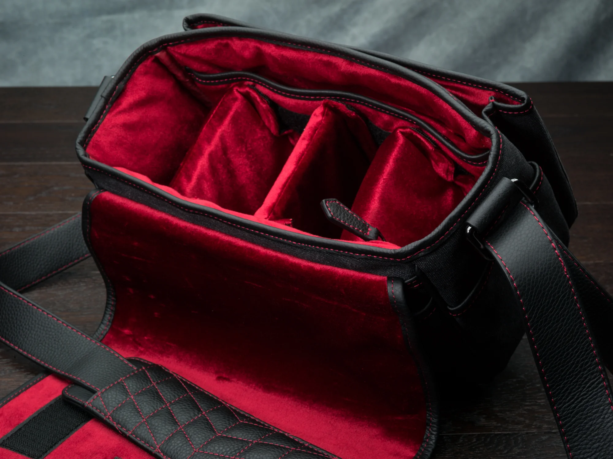 canvas camera bag, designer, leica, sony alpha, fujifilm, stylish, comfortable, durable