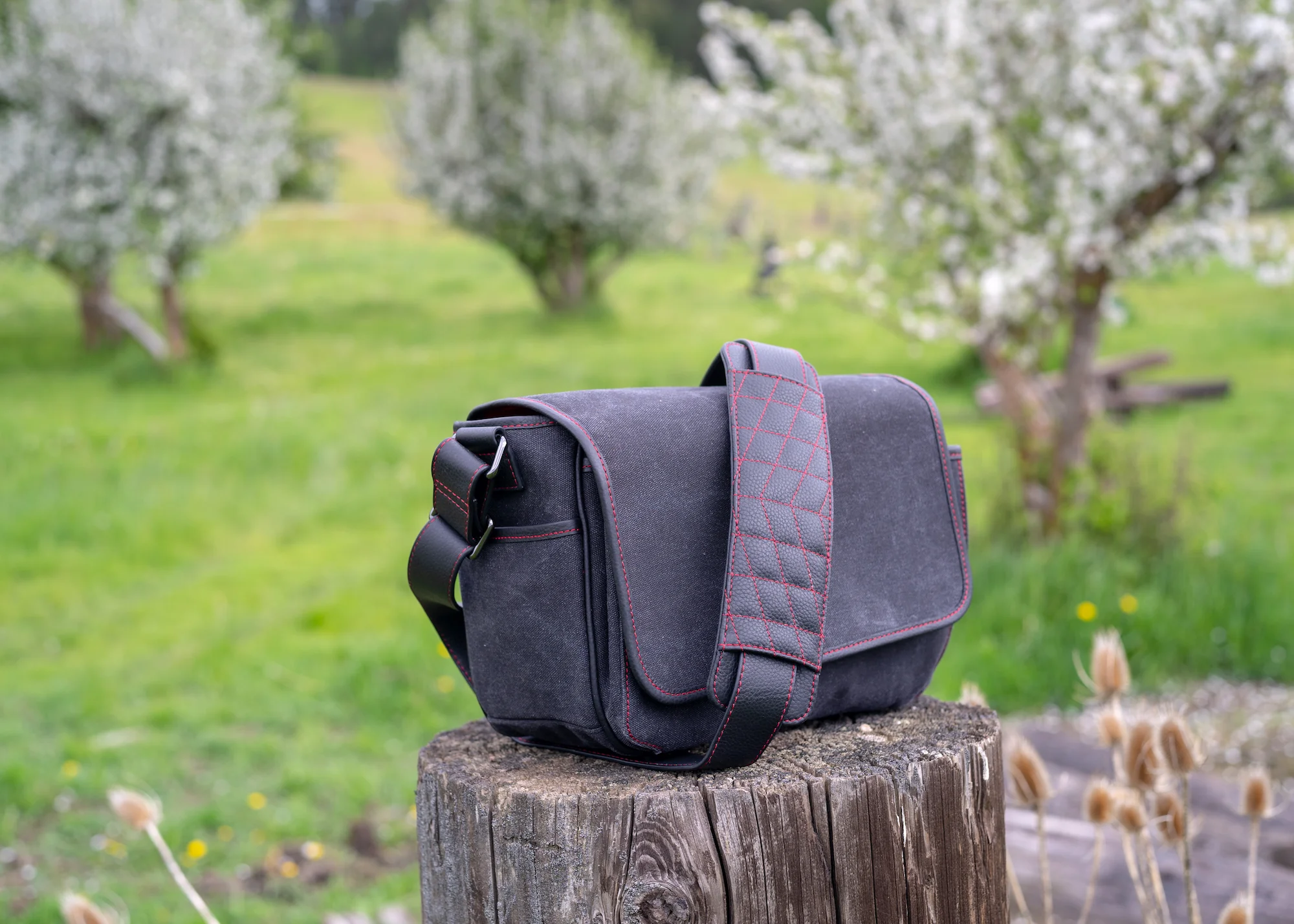 canvas camera bag, designer, leica, sony alpha, fujifilm, stylish, comfortable, durable