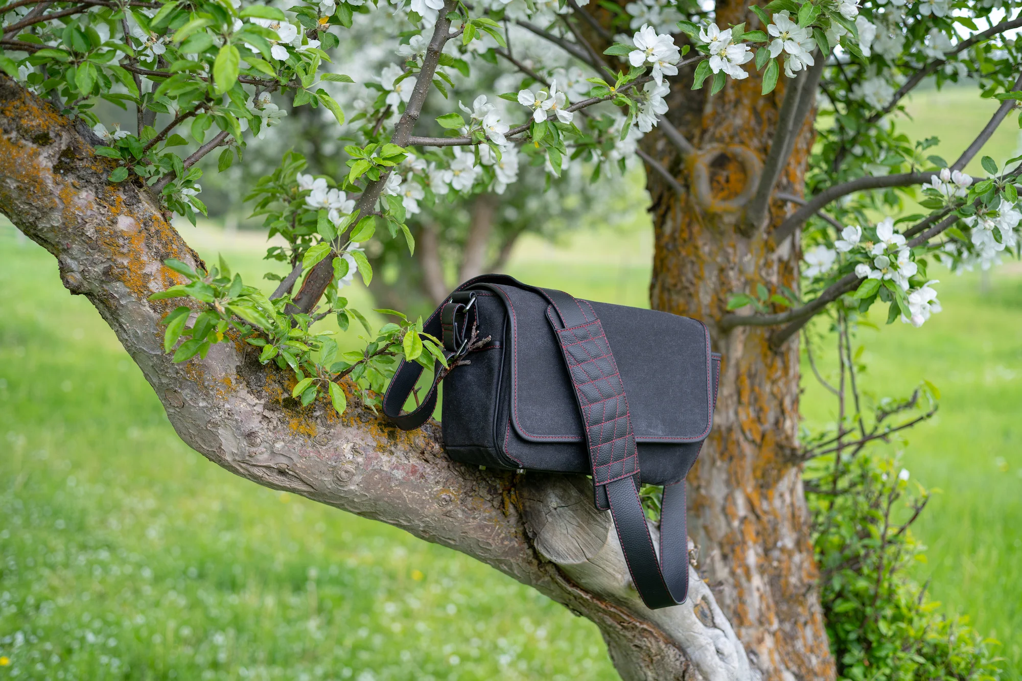 canvas camera bag, designer, leica, sony alpha, fujifilm, stylish, comfortable, durable