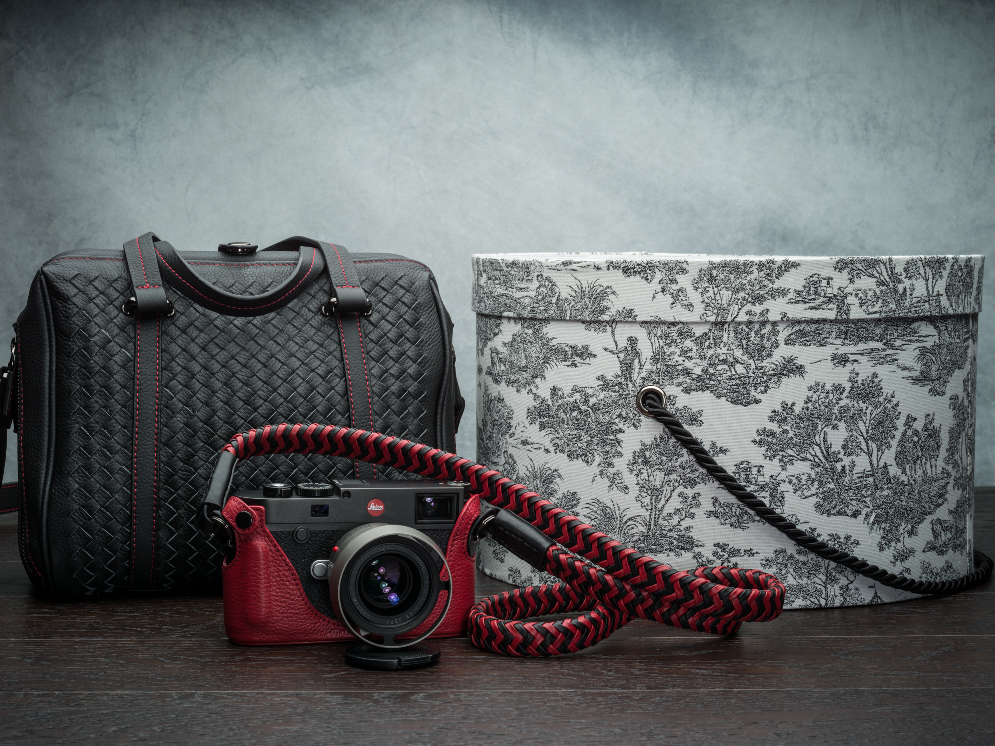 Vi Vante Calibre Leather Camera Bag and Phoenix Matador Strap SET in Hat Box