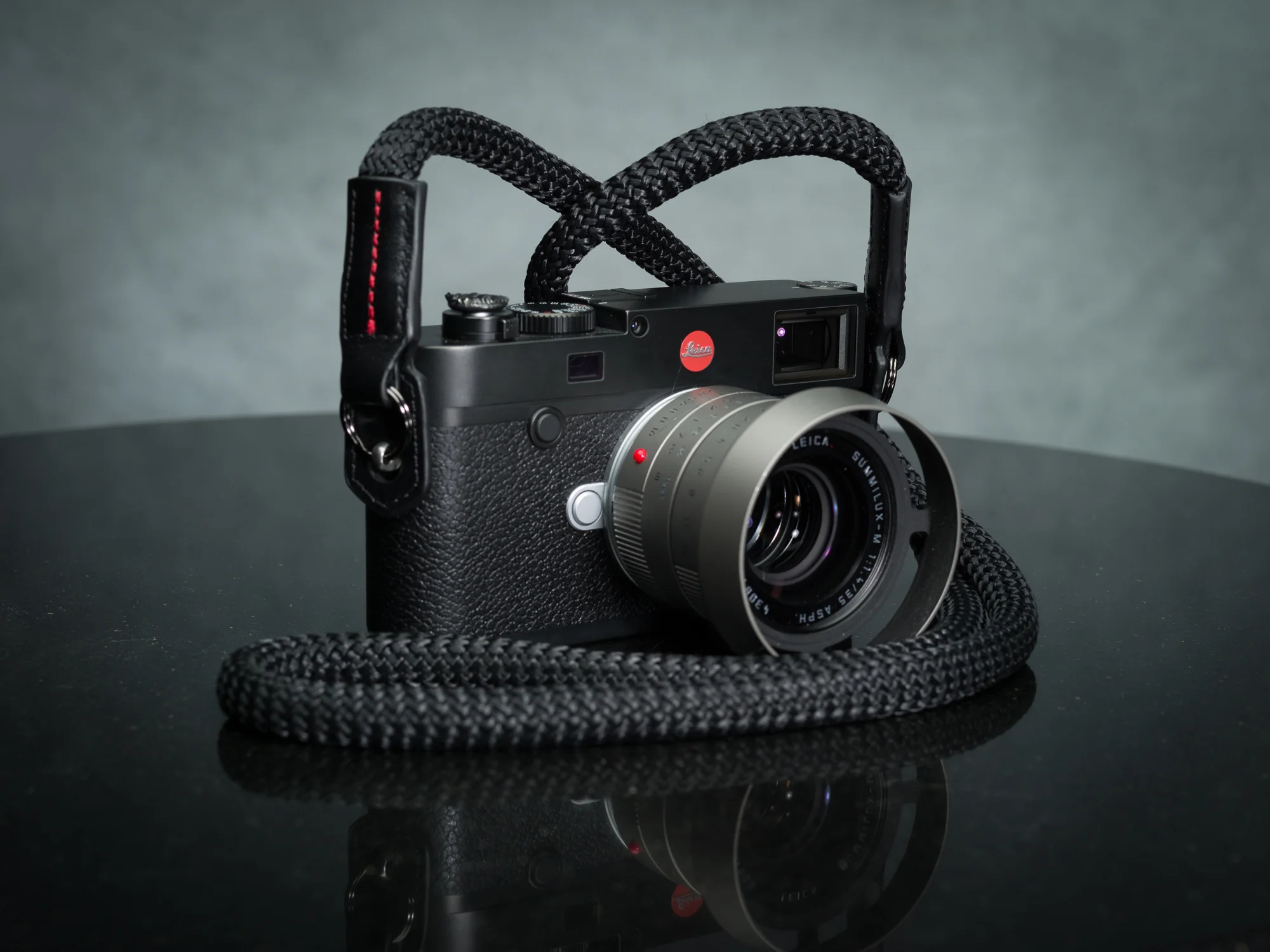 Vi vante Sheetline with RED Strap Leica M10 2.jpg
