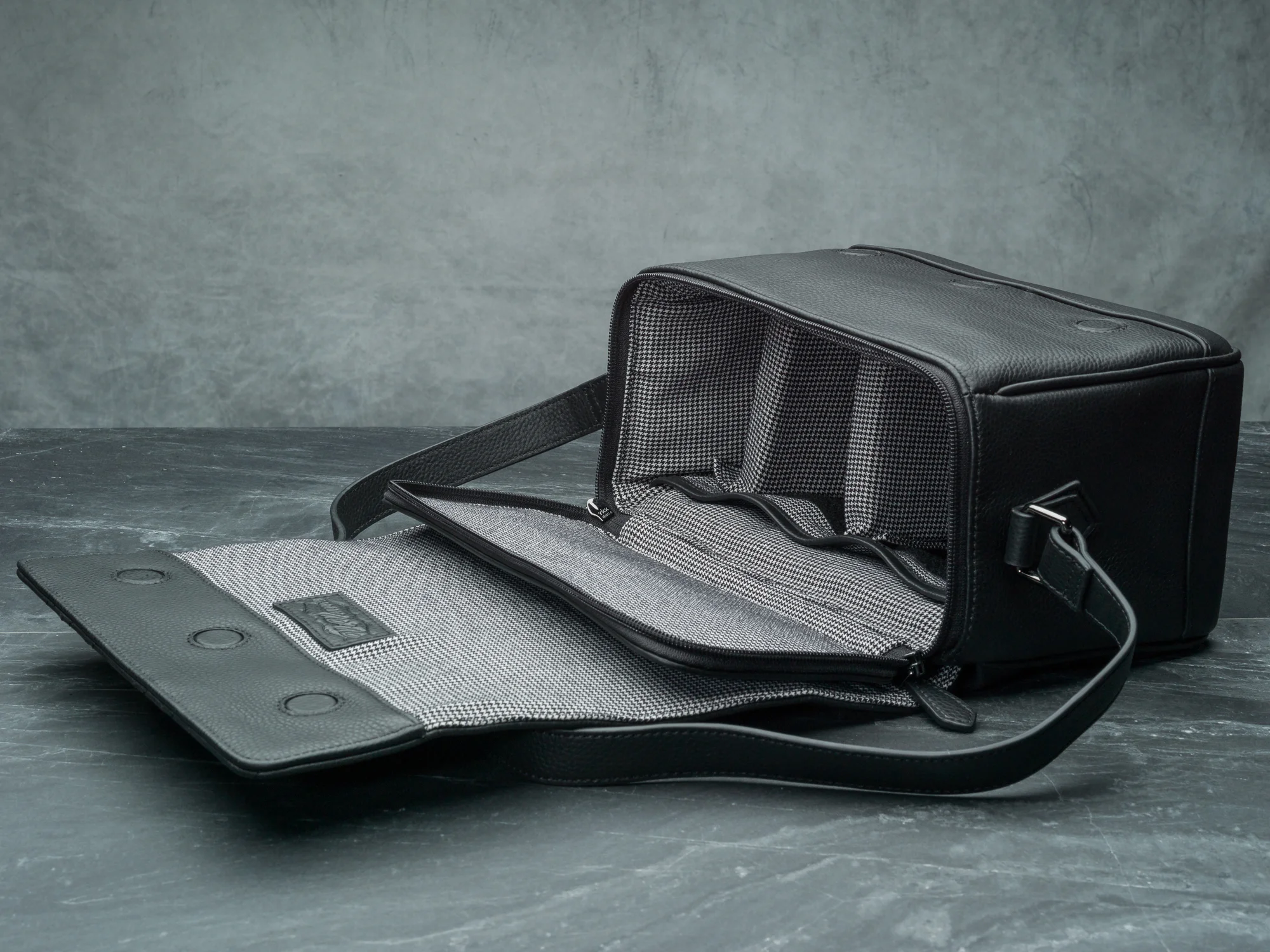 Vi Vante Pegasus Leather Camera Bag flap 2 1.jpg