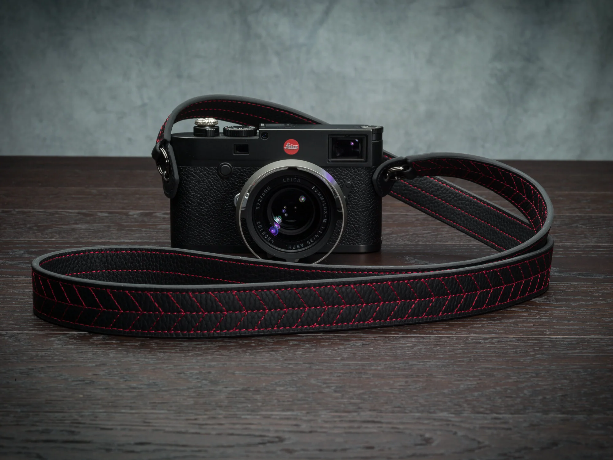 Leather Camera Strap Classic quilted red black