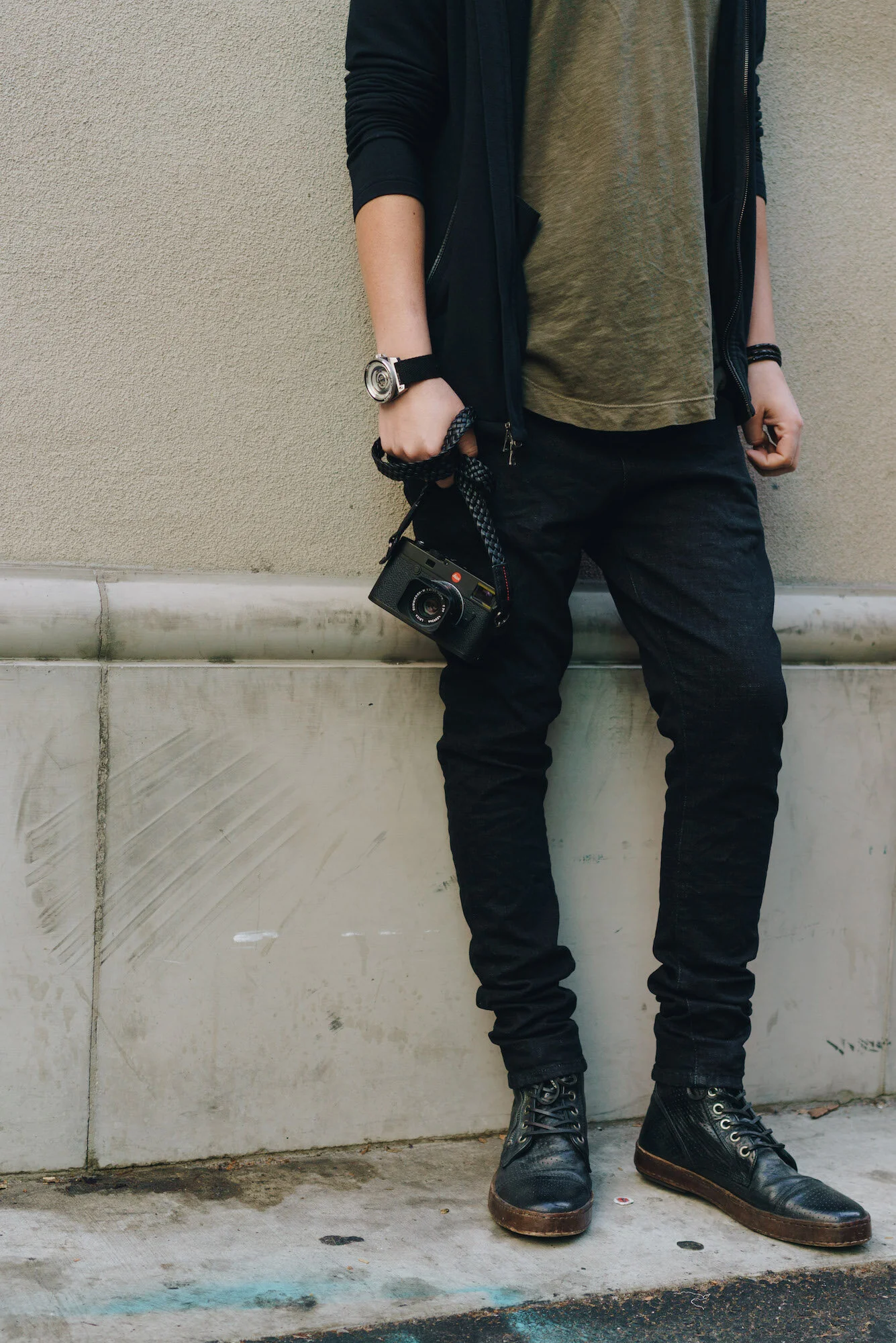 vi-vante tiger leather camera strap richard 2.jpg