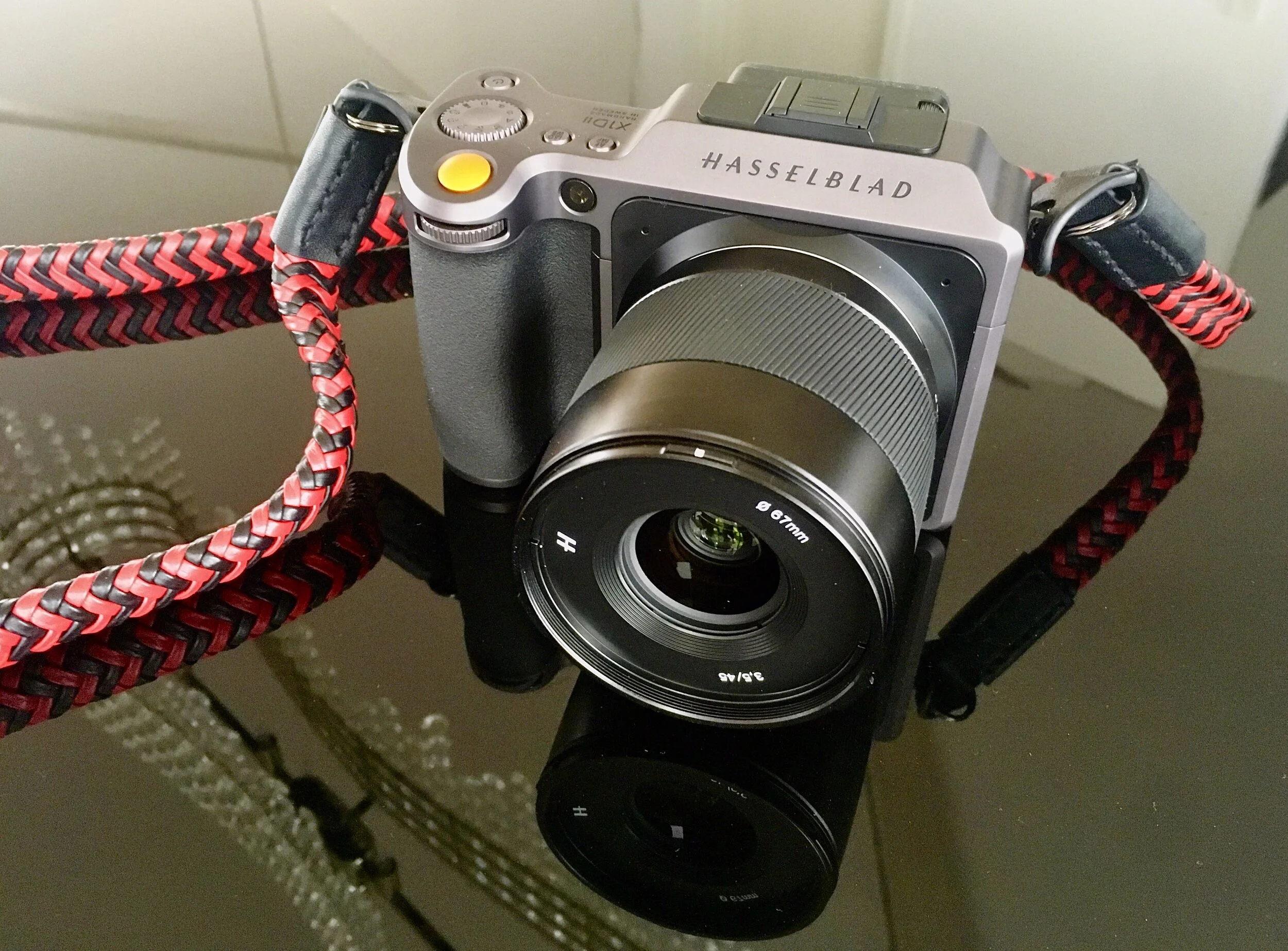 The Vi Vante Matador is a handsome addition to the Hasselblad X1D MK II