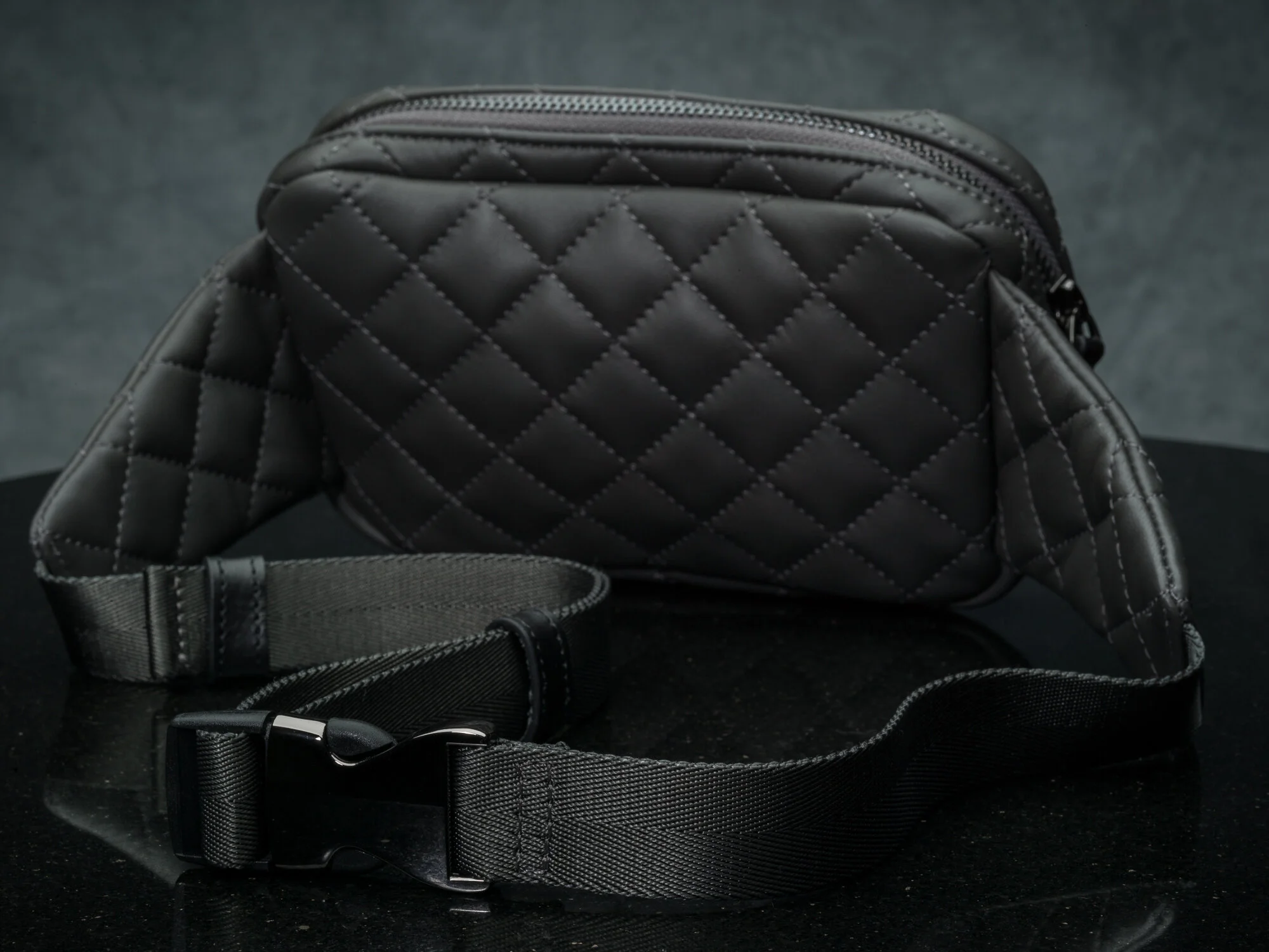 Vi Vante Waist Bag back Leather Quilted.jpg
