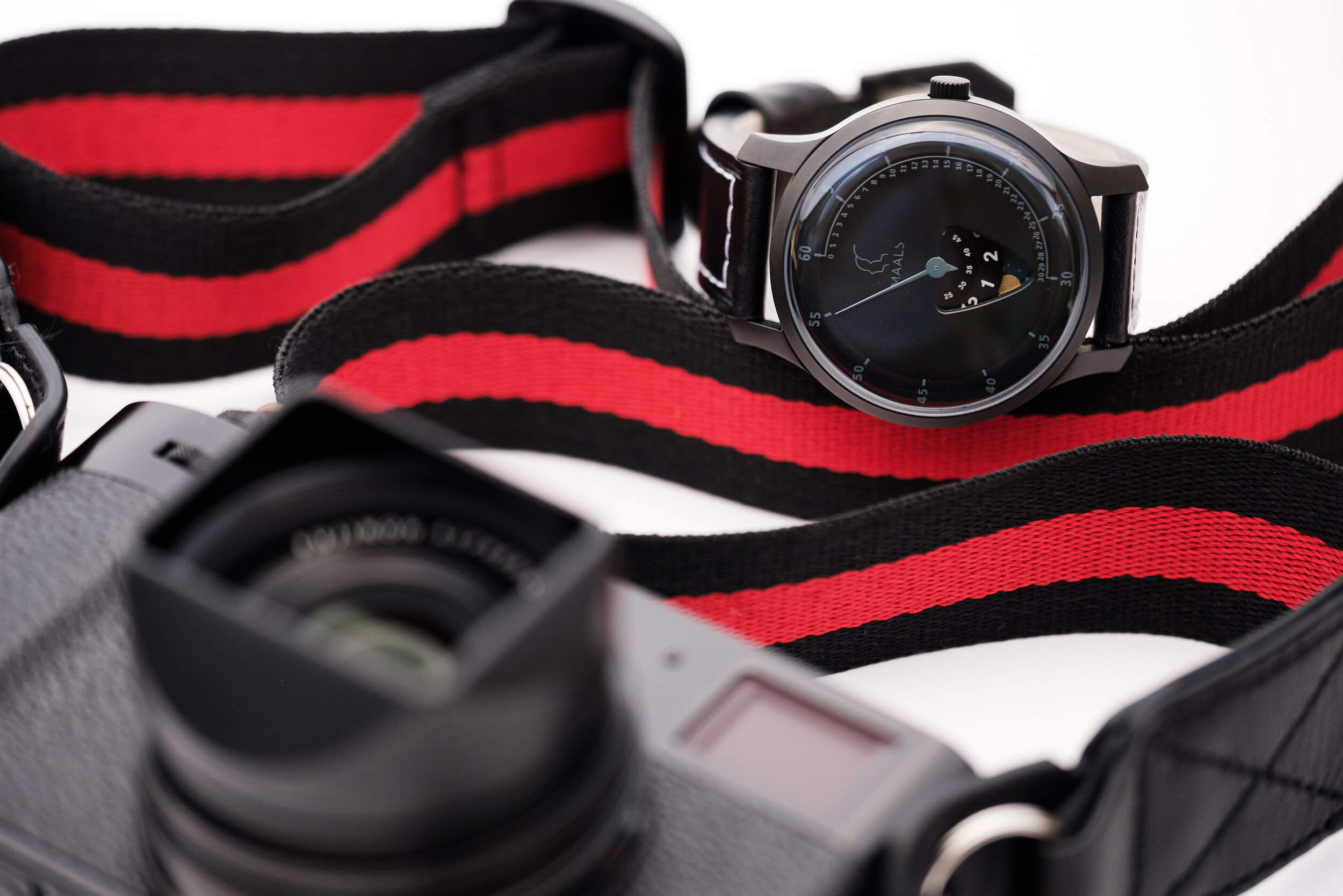adjustable seatbelt camera strap