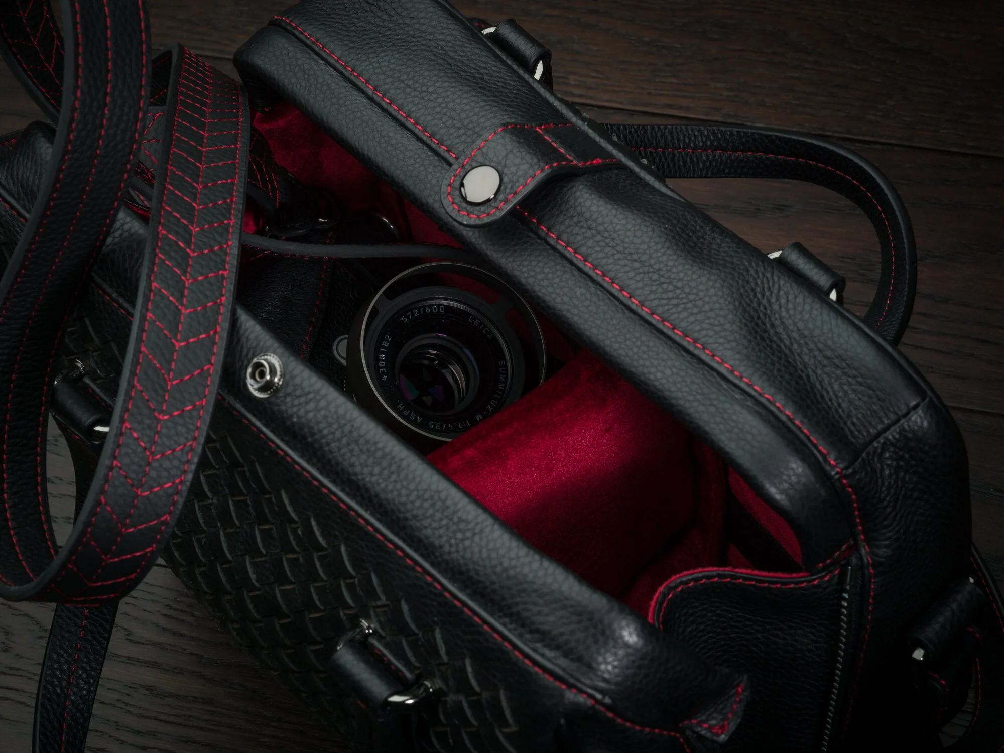 Vi Vante tread classic camera strap calibre.jpg