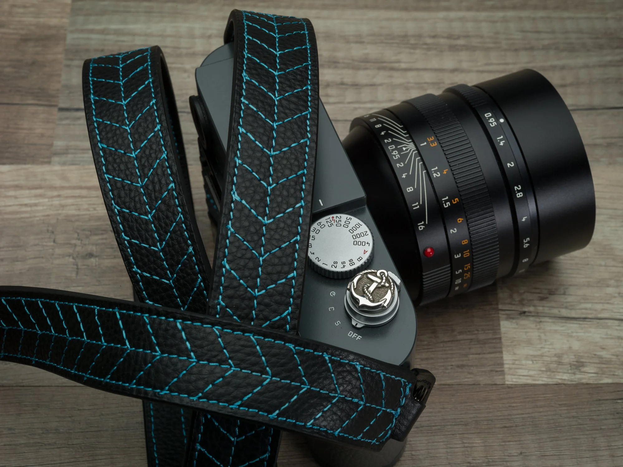 Vi Vante Tread Clasic Miami Blue  camera strap Jay Tsujumura anchor Shutter button Leica ME 2.jpg