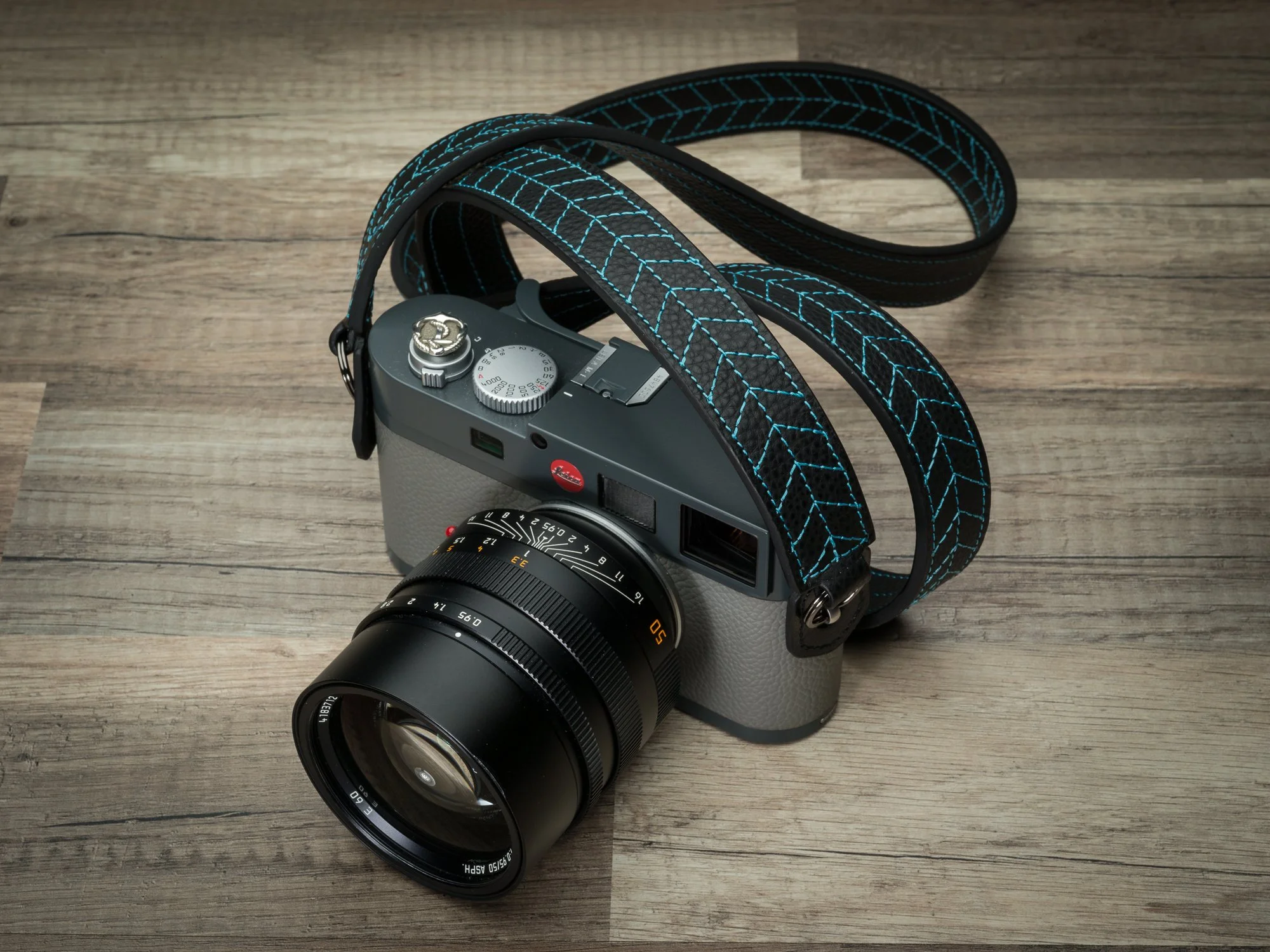 Vi Vante Tread Clasic Miami Blue  camera strap Jay Tsujumura anchor Shutter button Leica ME.jpg