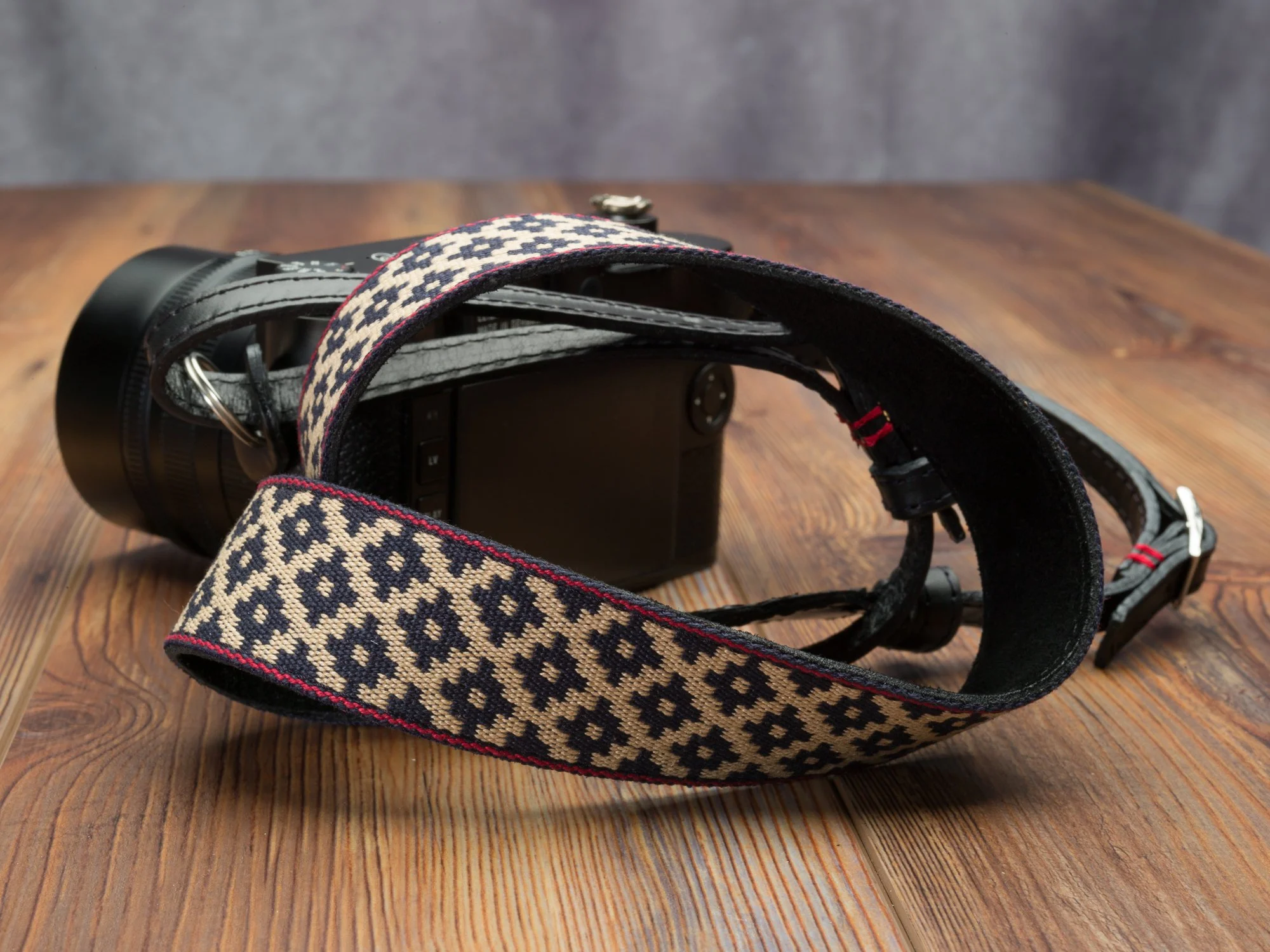 Vi Vante Gaucho Buenos Aires Leather Camera Strap ends 7.JPG