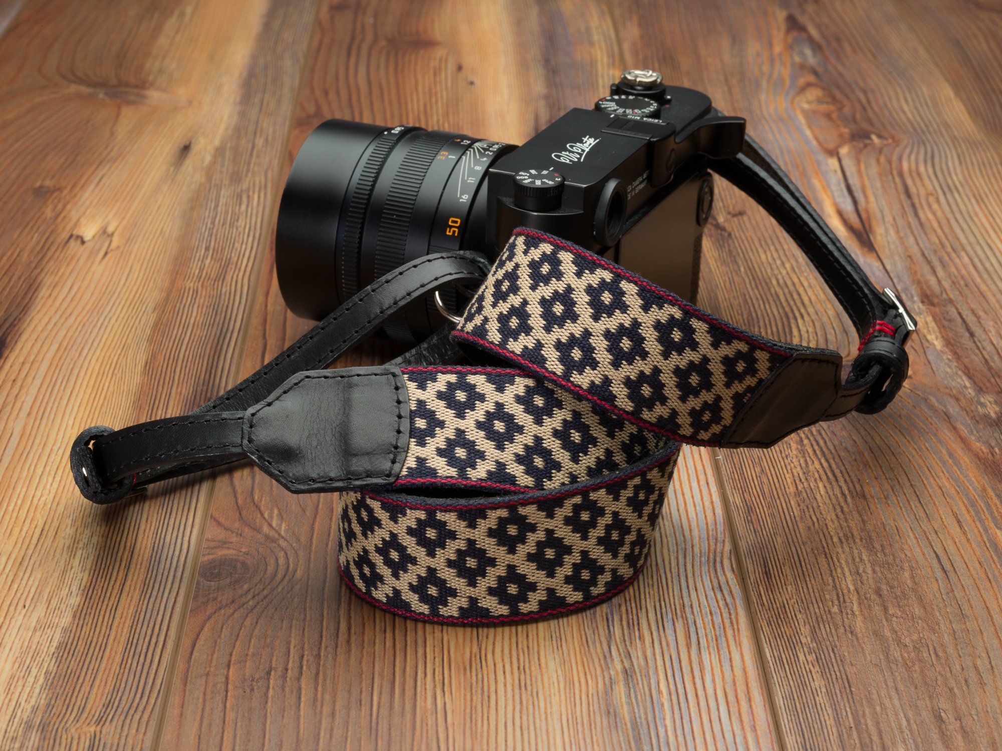 Vi Vante Gaucho Buenos Aires Leather Camera Strap ends 9.JPG