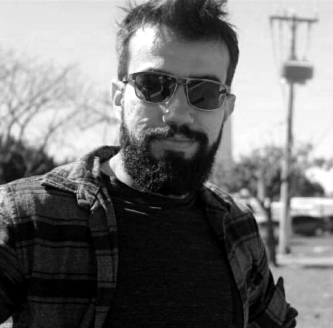 ANTÔNIO CAETANO Professor de biologia e ciências formado pela UCSal. Atualmente graduando de Letras pela UFBa. Roteirista do projeto Breu.