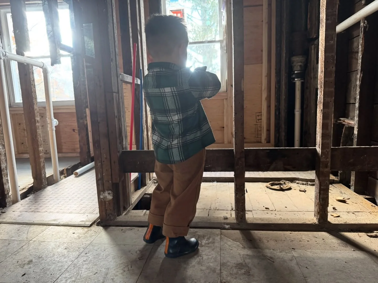 ACE comes from 4 generations of GCs.. this up and coming carpenter is getting some weekend training with his dad and Papa.