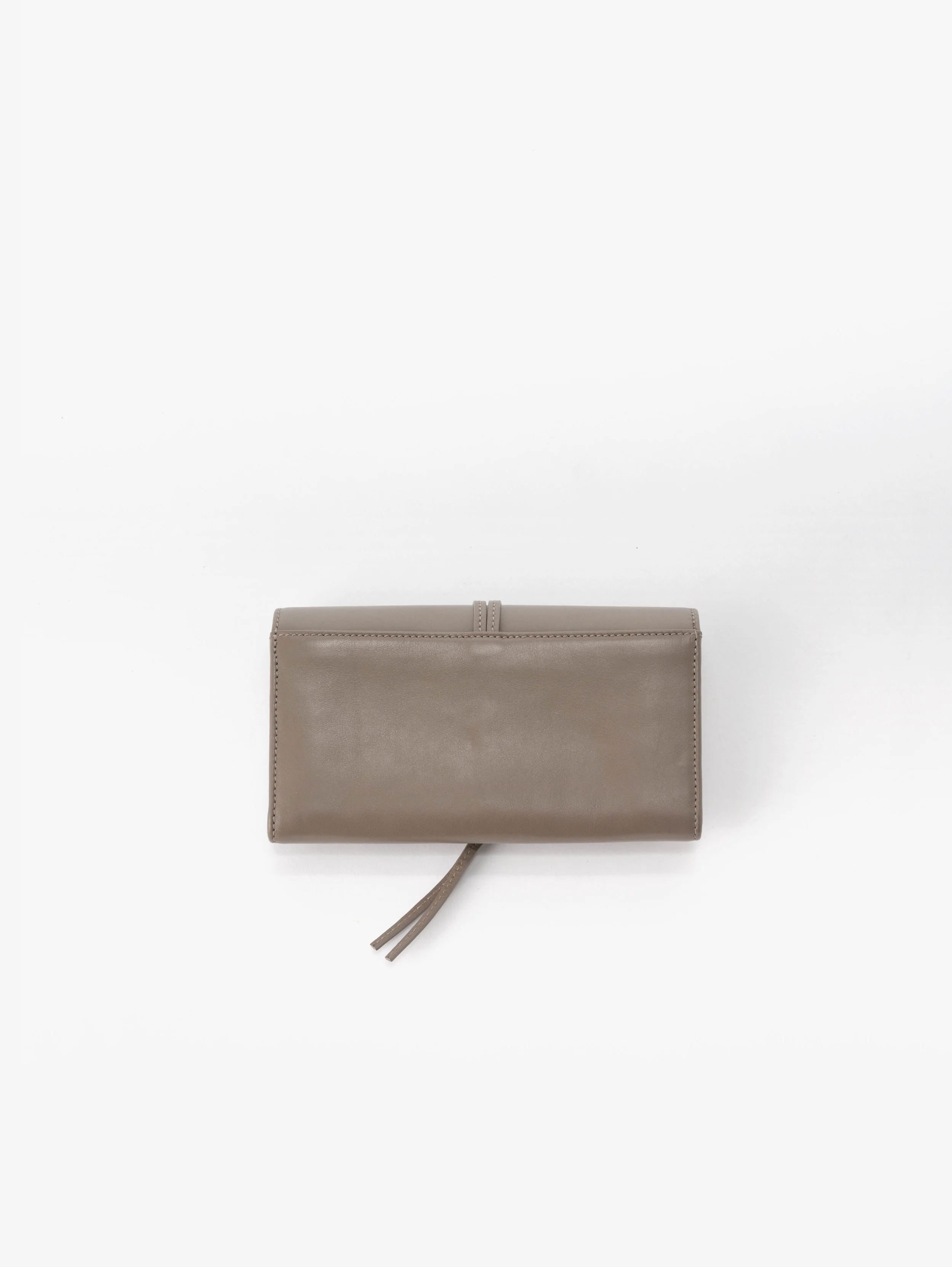 Laura Margna leather goods - Back of the Noué Wallet - Taupe