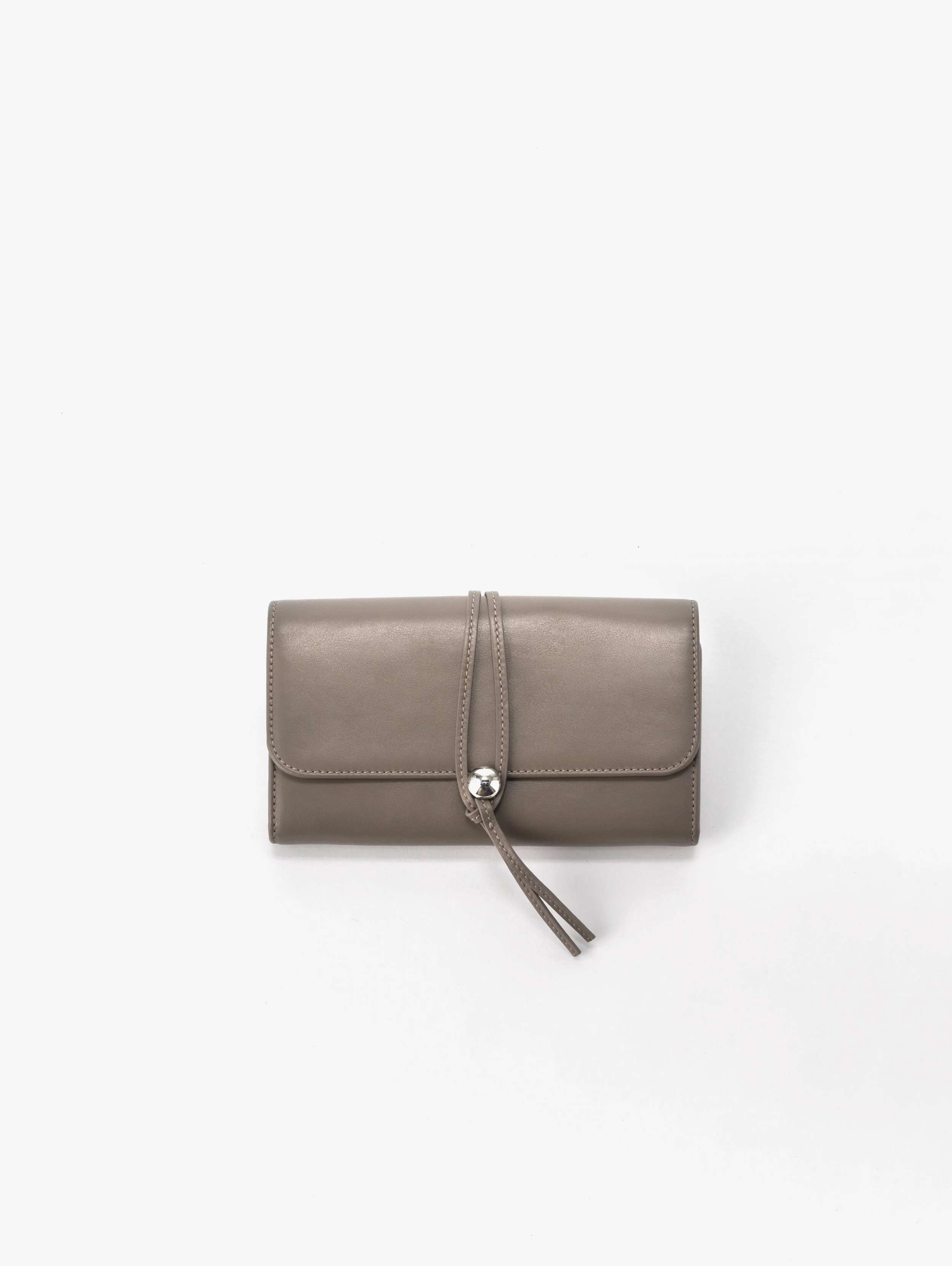 Laura Margna leather goods - Front of the Noué Wallet - Taupe