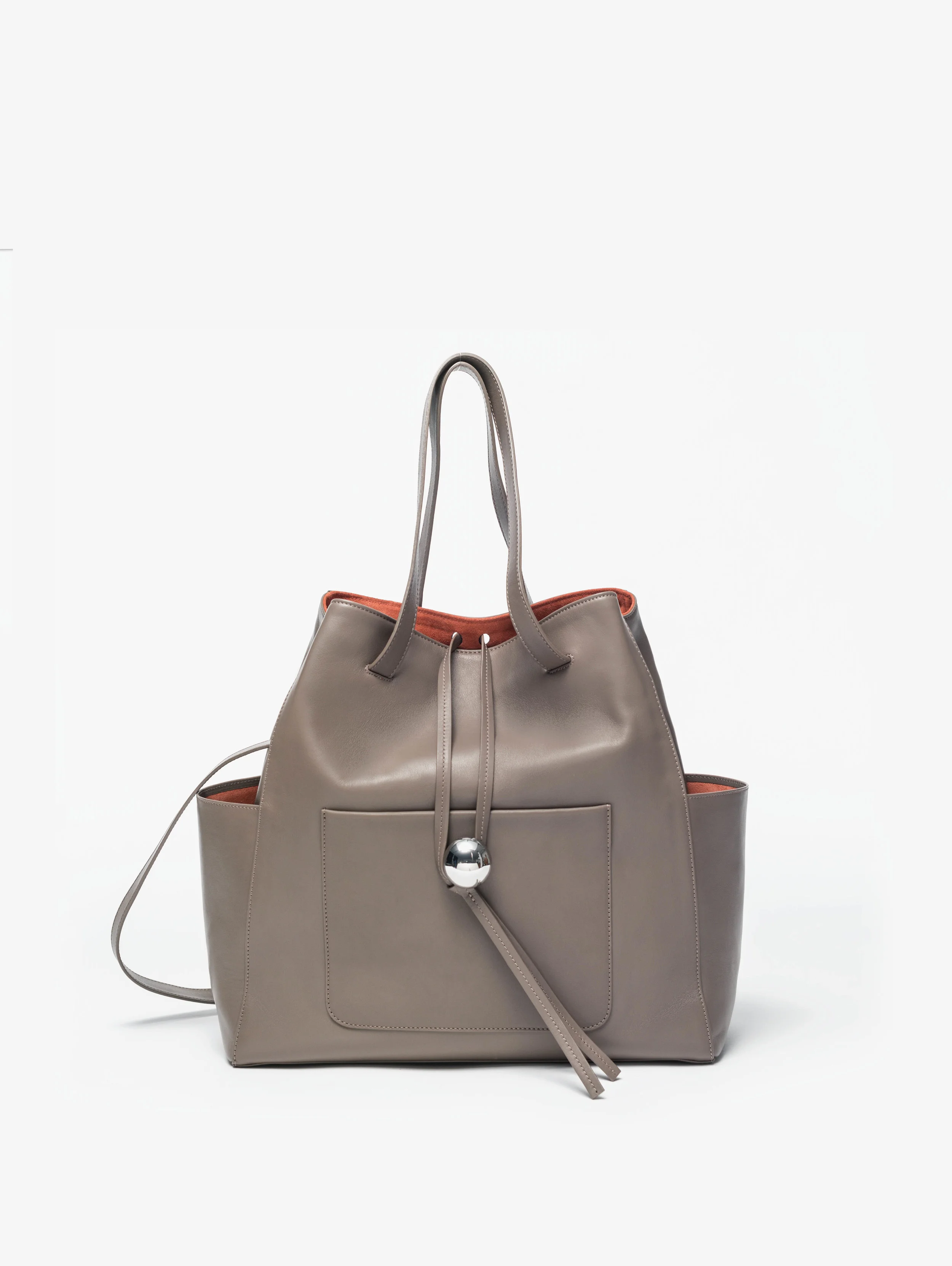 Laura Margna leather goods - Front of the Noué Bag - Taupe