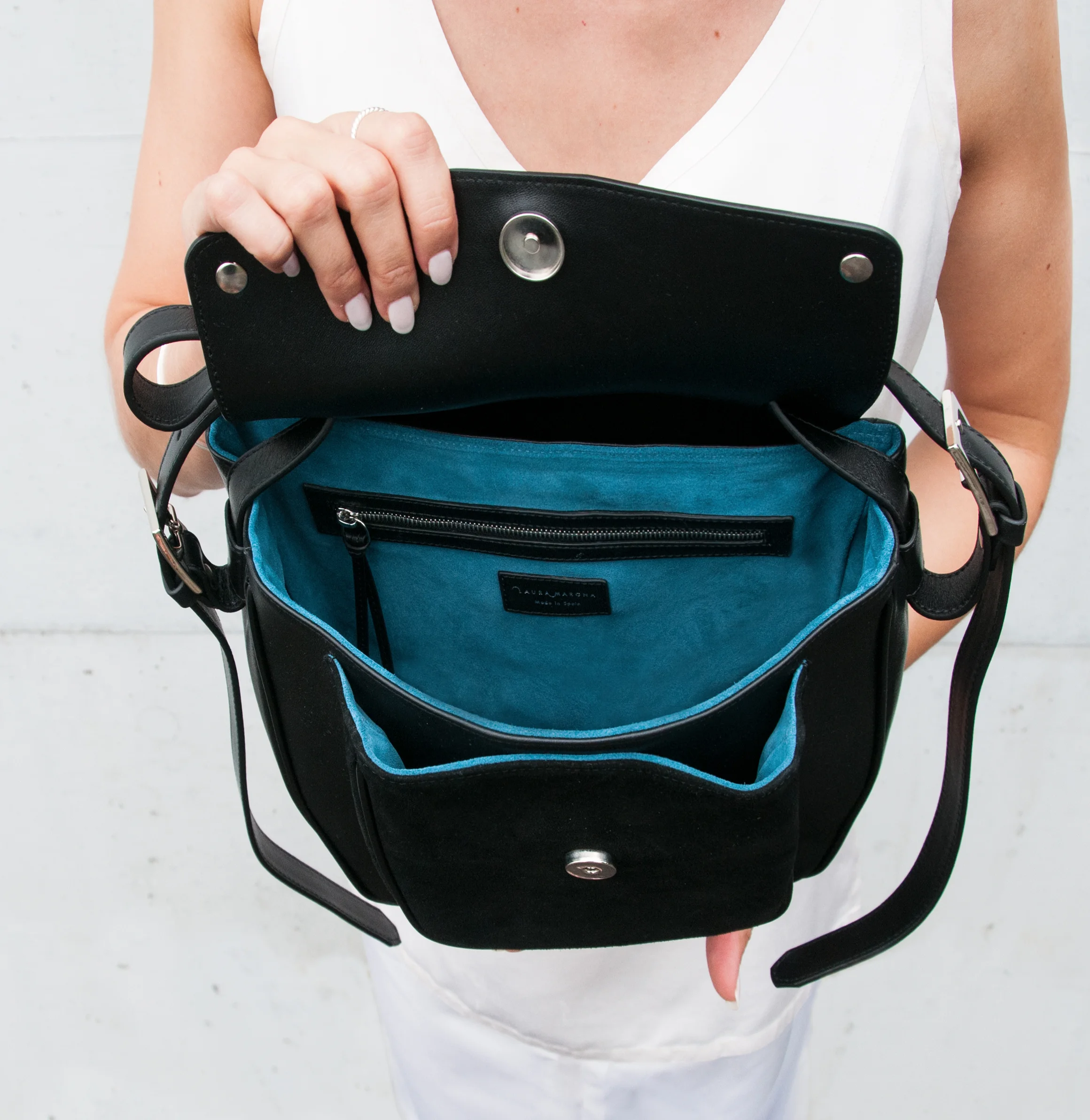 Laura Margna leather goods - Inside the Vis-à-Vis Bag - Black