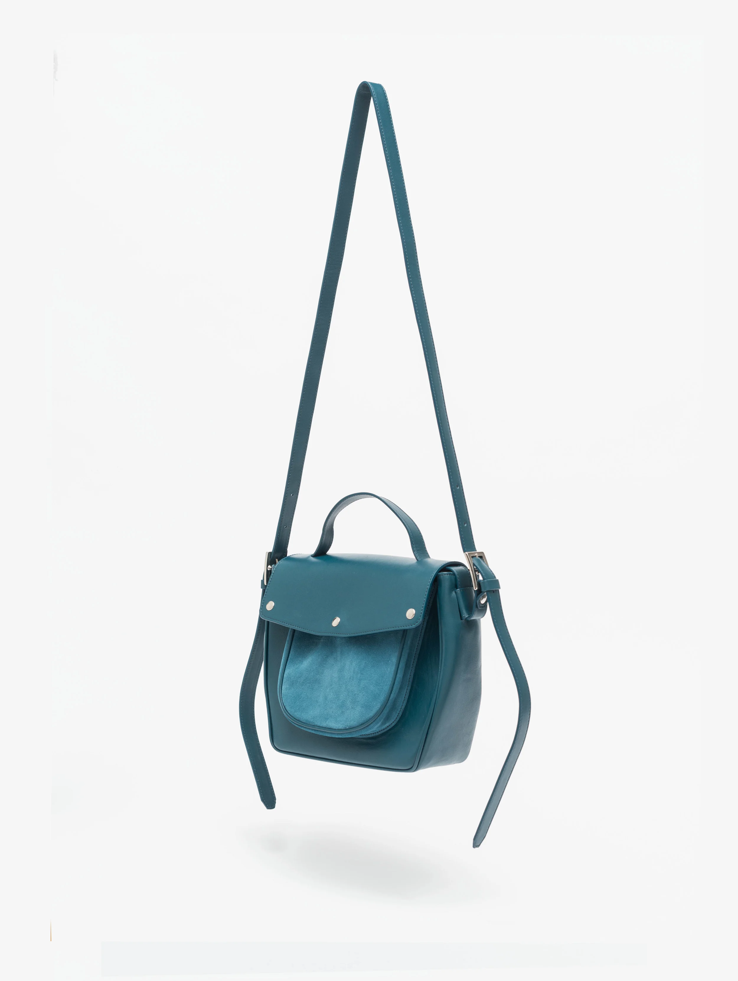 laura-margna_vis-a-vis-bag-petrol_02 Kopie.jpg