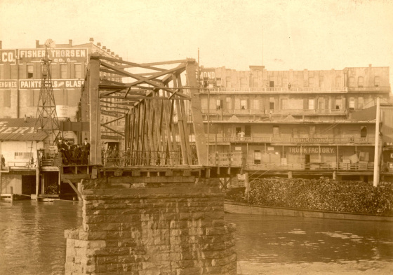 1900 view from the west side, when the bridge actually terminated at Morrison St. On the left is the 1887 Jennings Furniture Store; at right, the once elegant Esmond Hotel. Photo courtesy Vintage Portland and PARC