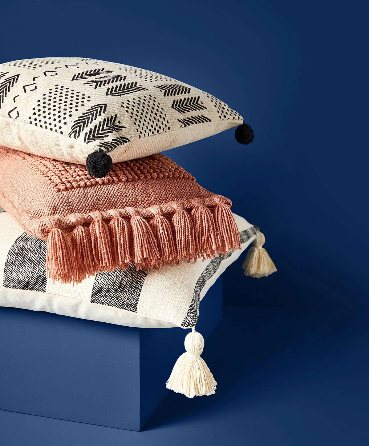 50545_MA_LG_HOME_PILLOWS_190_b2.jpg