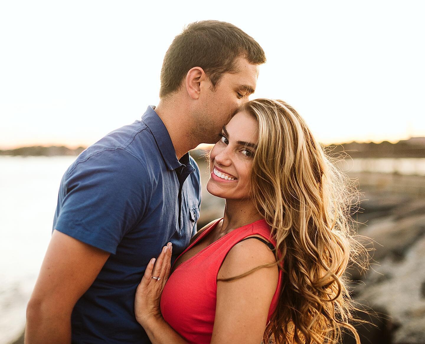 Castle Island is an awesome engagement photo spot if you&rsquo;re looking for beach vibes near Boston. It&rsquo;s one of my favorite places to hang out and watch the sunset and always seems less crowded than the North Shore beaches - perfect for taki
