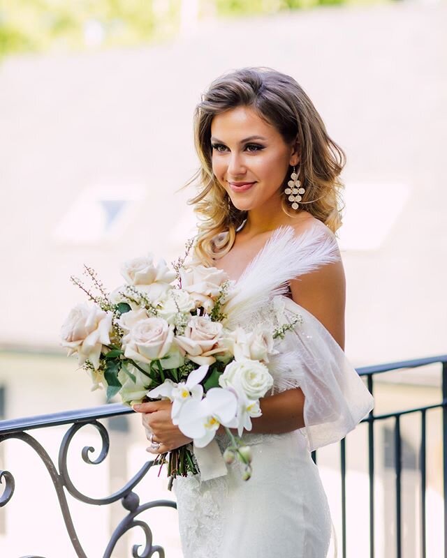 𝘈 𝘥𝘢𝘺 𝘵𝘰 𝘳𝘦𝘮𝘦𝘮𝘣𝘦𝘳🤍
◦
Photography @rosegoldproductions 
Dress @anakoibridal 
Florals @nymphfloral 
HMUA @luxelook.ca 
Model @allegrafilippetti 
BTS @enfliquecreative