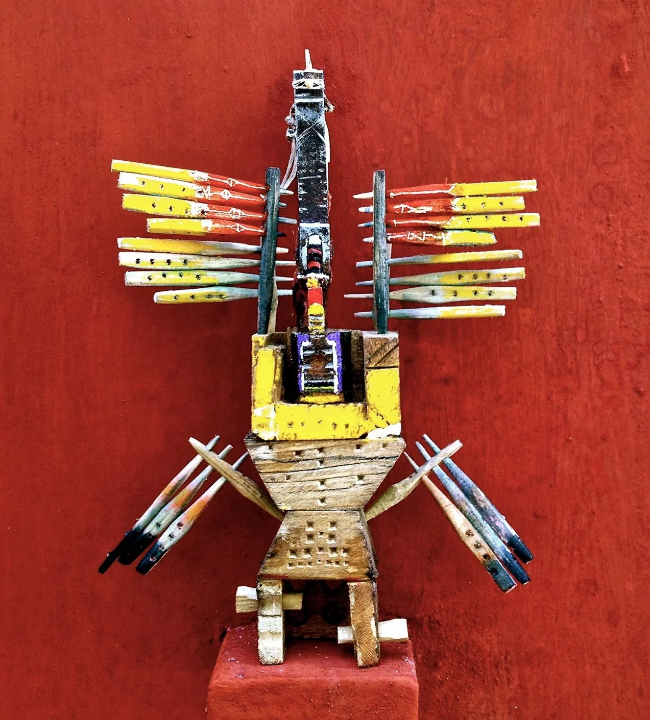 one of the 9 Statuettes from the old Moroccan key (wood / paint) . .