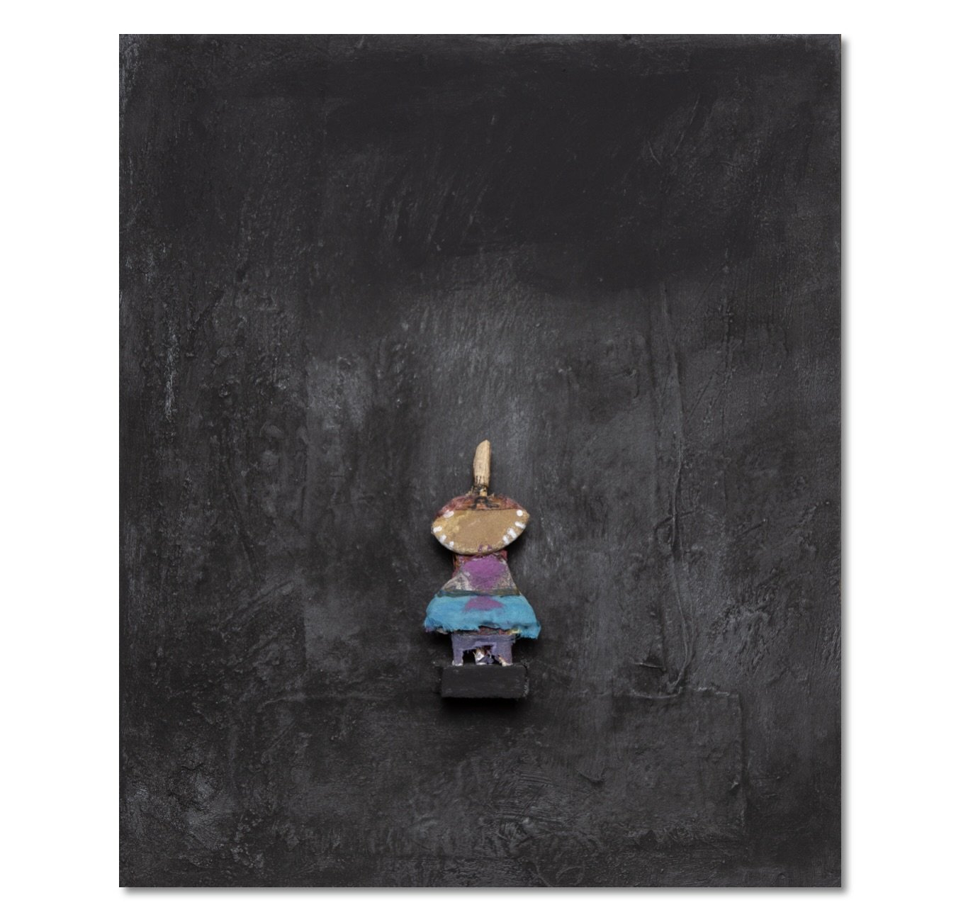 #30 Tablettes 42x50cm (pigment / oil on wood) + wooden statuette (wood / fabric / paint / fil) Vendu . . . .