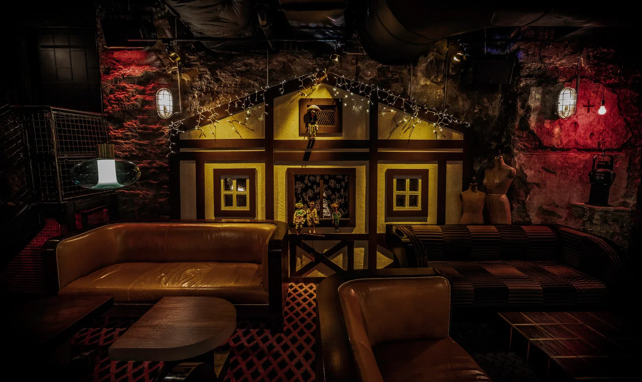Alley Cat 04_180668-Edit.jpg