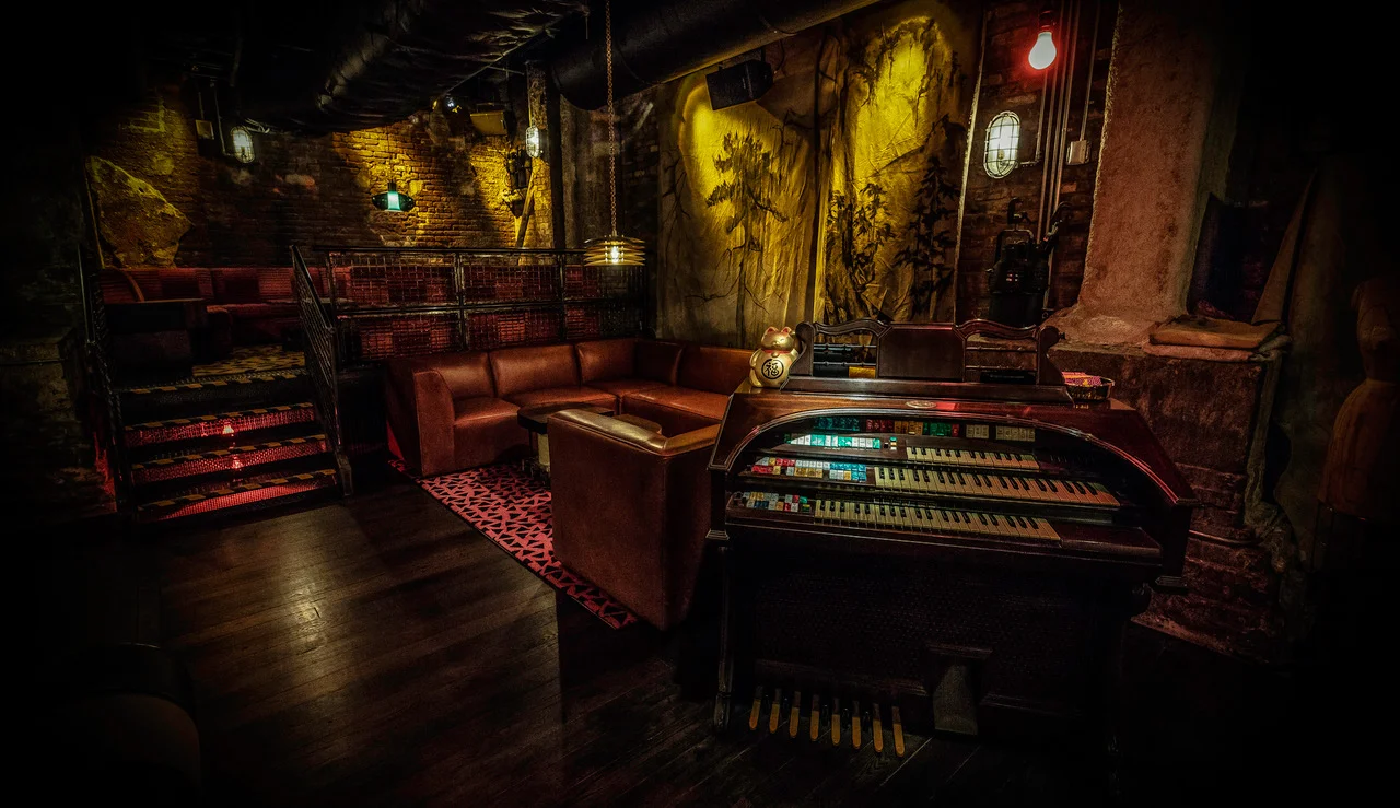 Alley Cat 04_180680-Edit.jpg