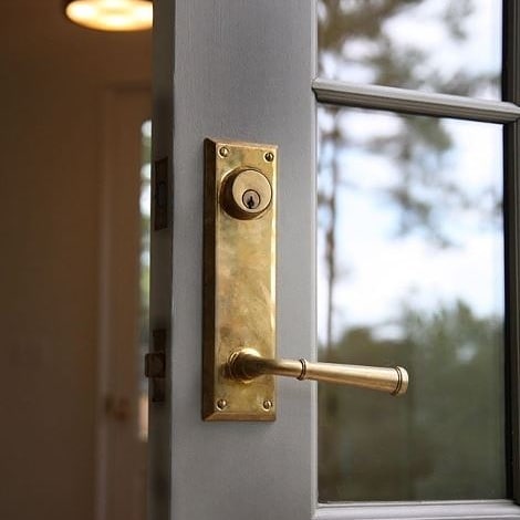 #TerminologyTuesday. 
Sideplates are taller plates that can be used on exterior and interior doors. If selected for an exterior door the deadbolt is integrated within the plate. You can select from a variety of knobs or levers and finishes; clients c