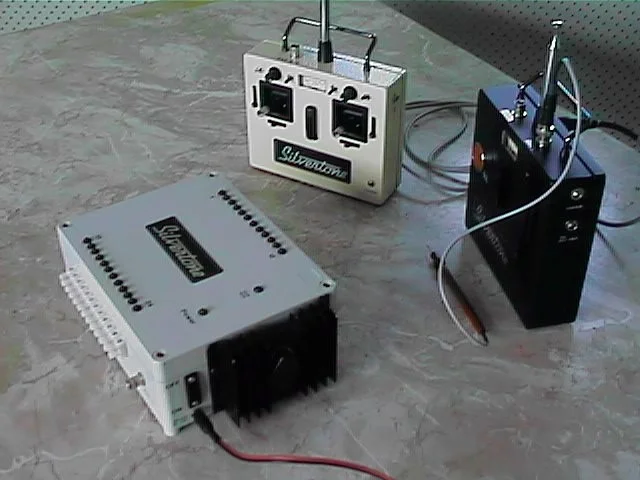 Silvertone Mark 22 variant used in the Lord of the Rings trilogy. 24 Channel (Black TX) with a standard TX used as a safety master arming switch.