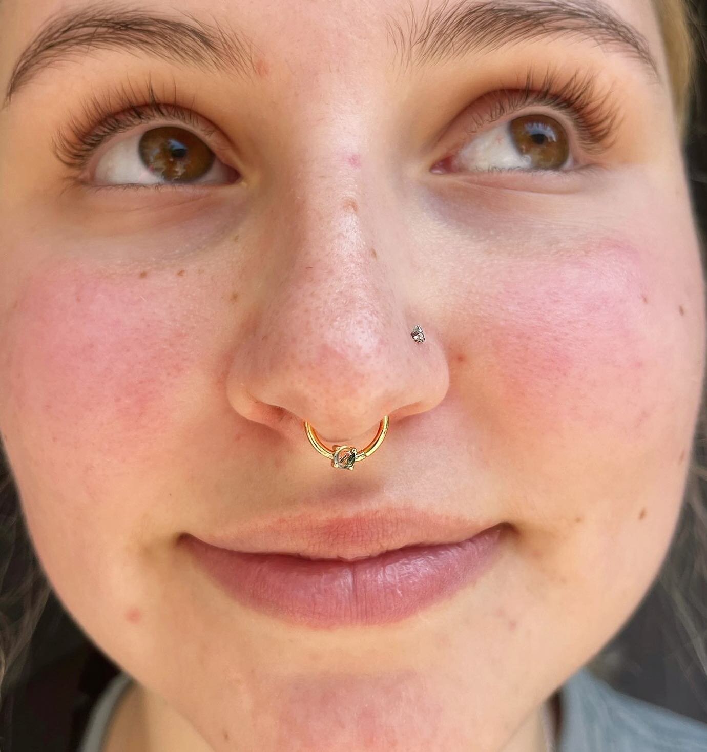 A lovely septum upgrade from @b_eb_ + @thirdbevel using a moss agate ring set in 14k yellow gold. 🌵