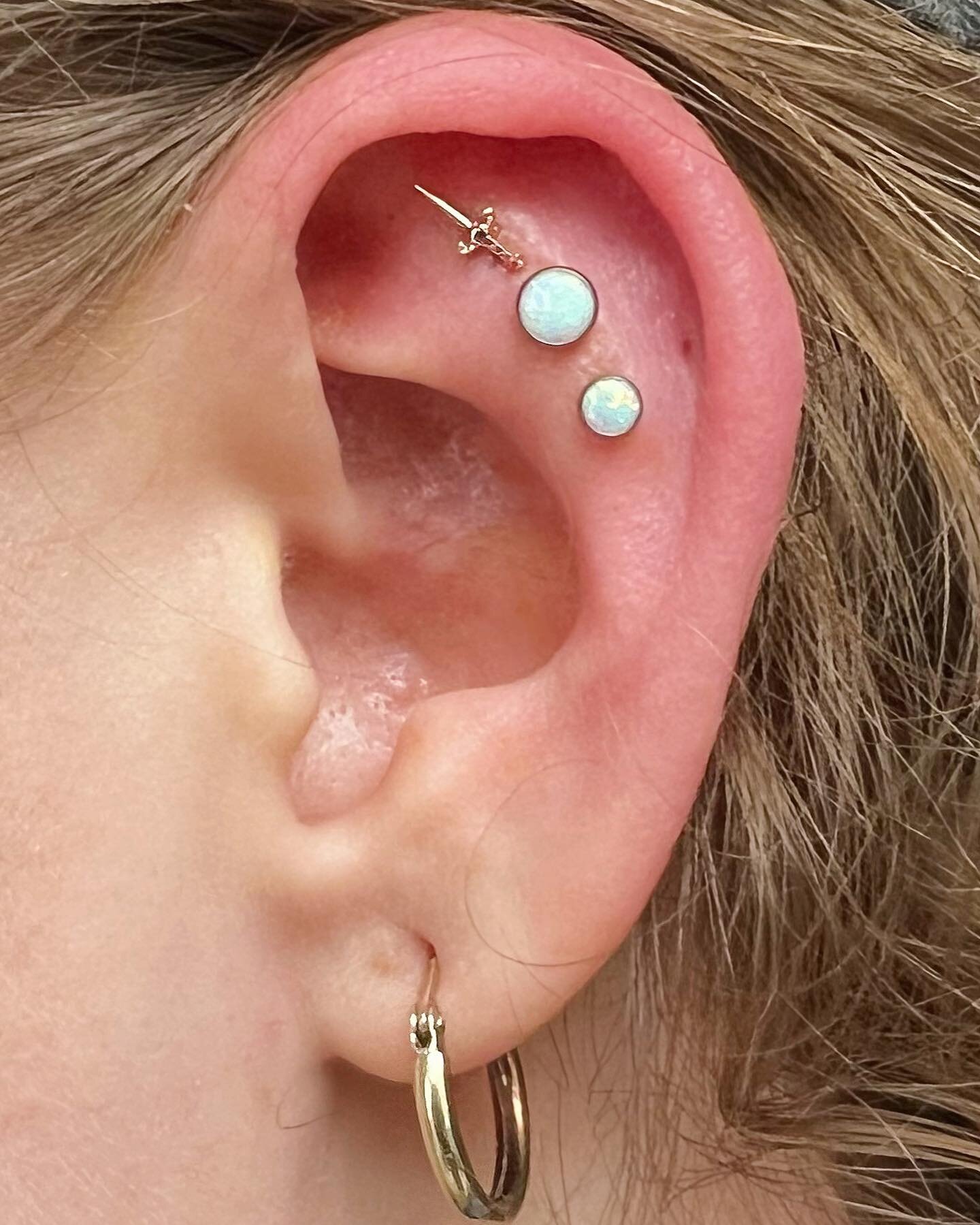 We love this fresh triple flat piercing from @bananzaaaa featuring a mix of rose gold + titanium set opals!

Our piercing schedule is open until the end of June - book now! Link in bio. ✨