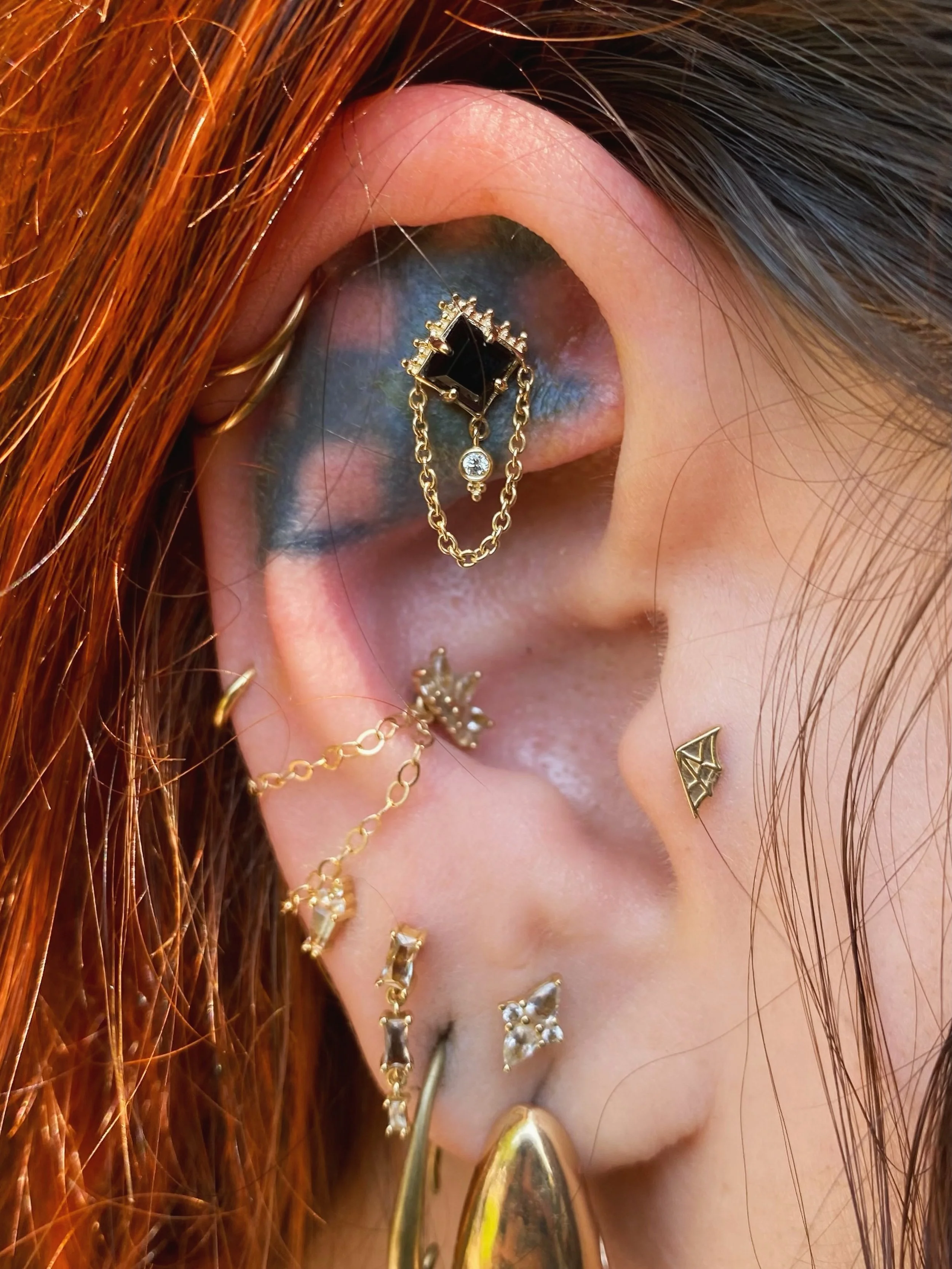 Showstopper alert 🚨 

The SCRY end found a home in very own @stfu_hayley fresh flat piercing from @bananzaaaa - styled by @bumbahbee, from our friends at @emberbodyjewelry ✨