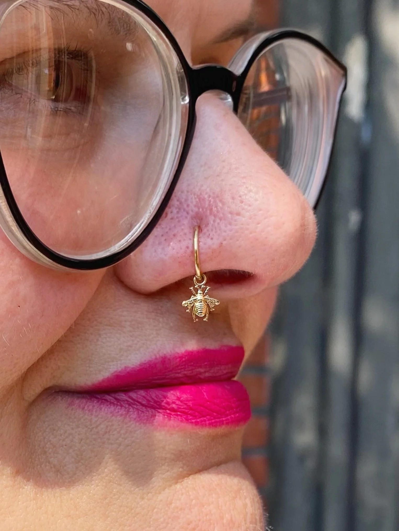 Totally charming. ✨

Charms are some of the most versatile pieces we carry in studio. From ears, to noses, to navels - we can add these to a slew of healed piercings to give a little more personality to your jewelry outfit. 

Styled by @bumbahbee ✨