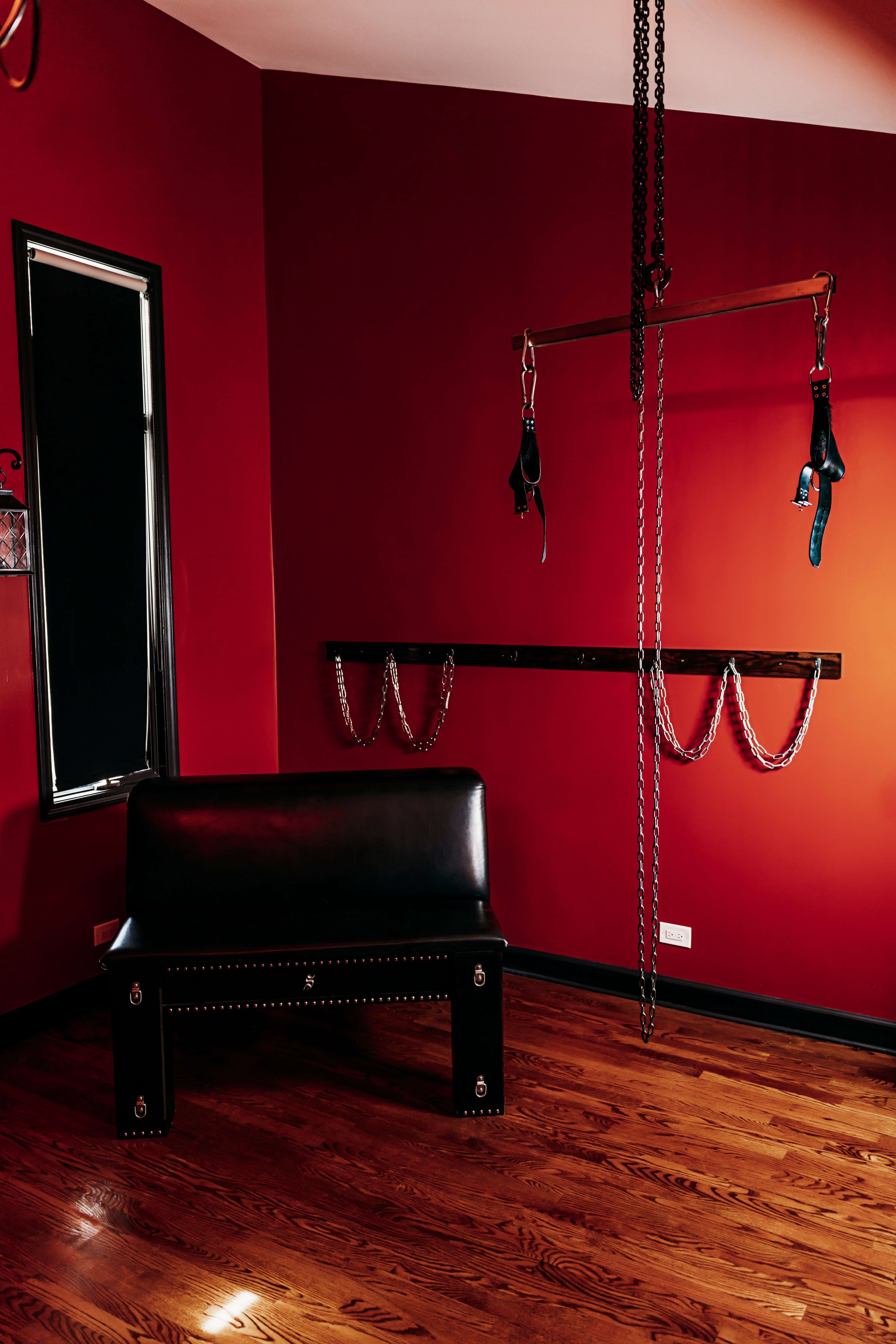 Spanking bench and suspension 