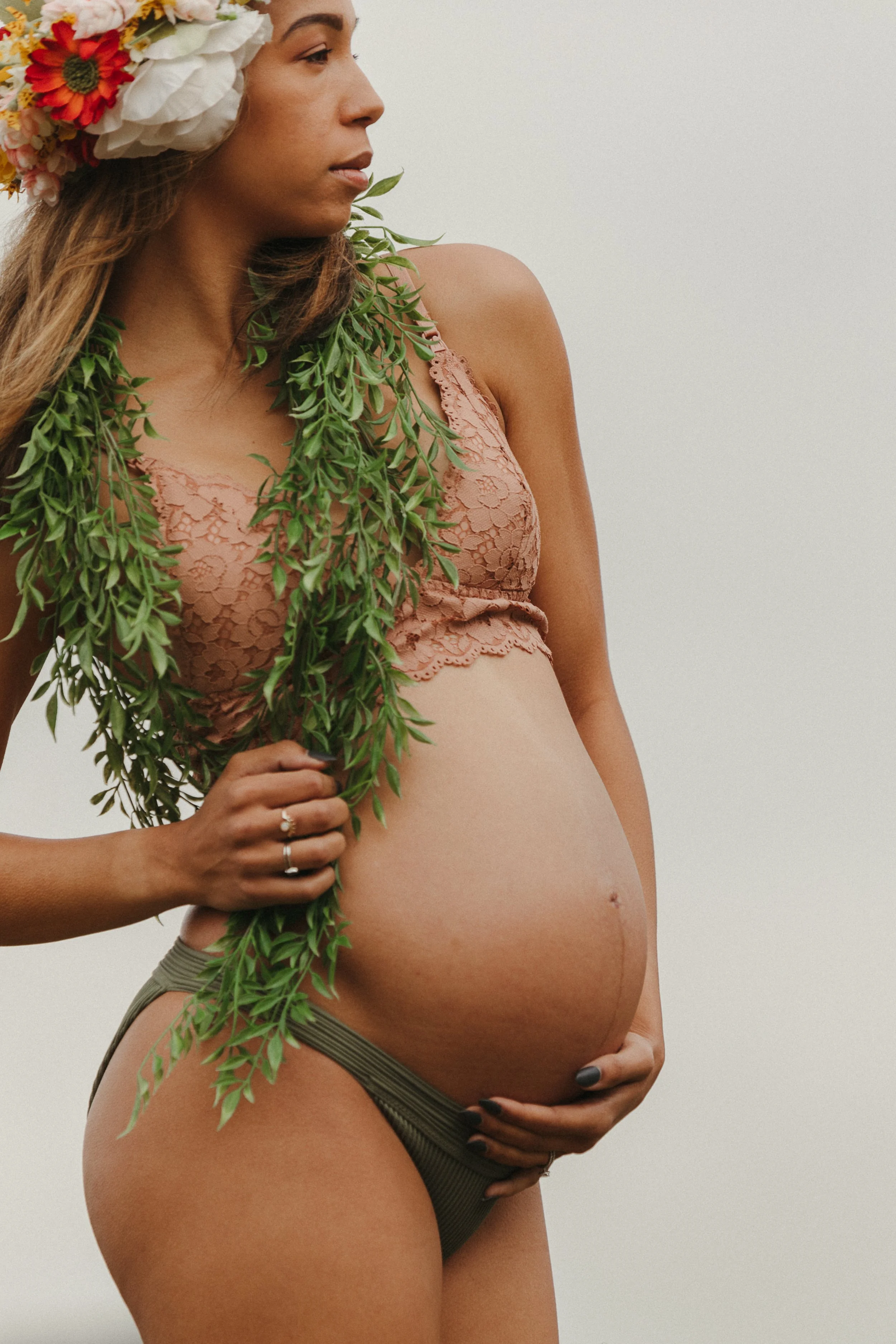 Los-Angeles-Maternity-PhotographerLindseyFlowerCrownMaternity10.jpg