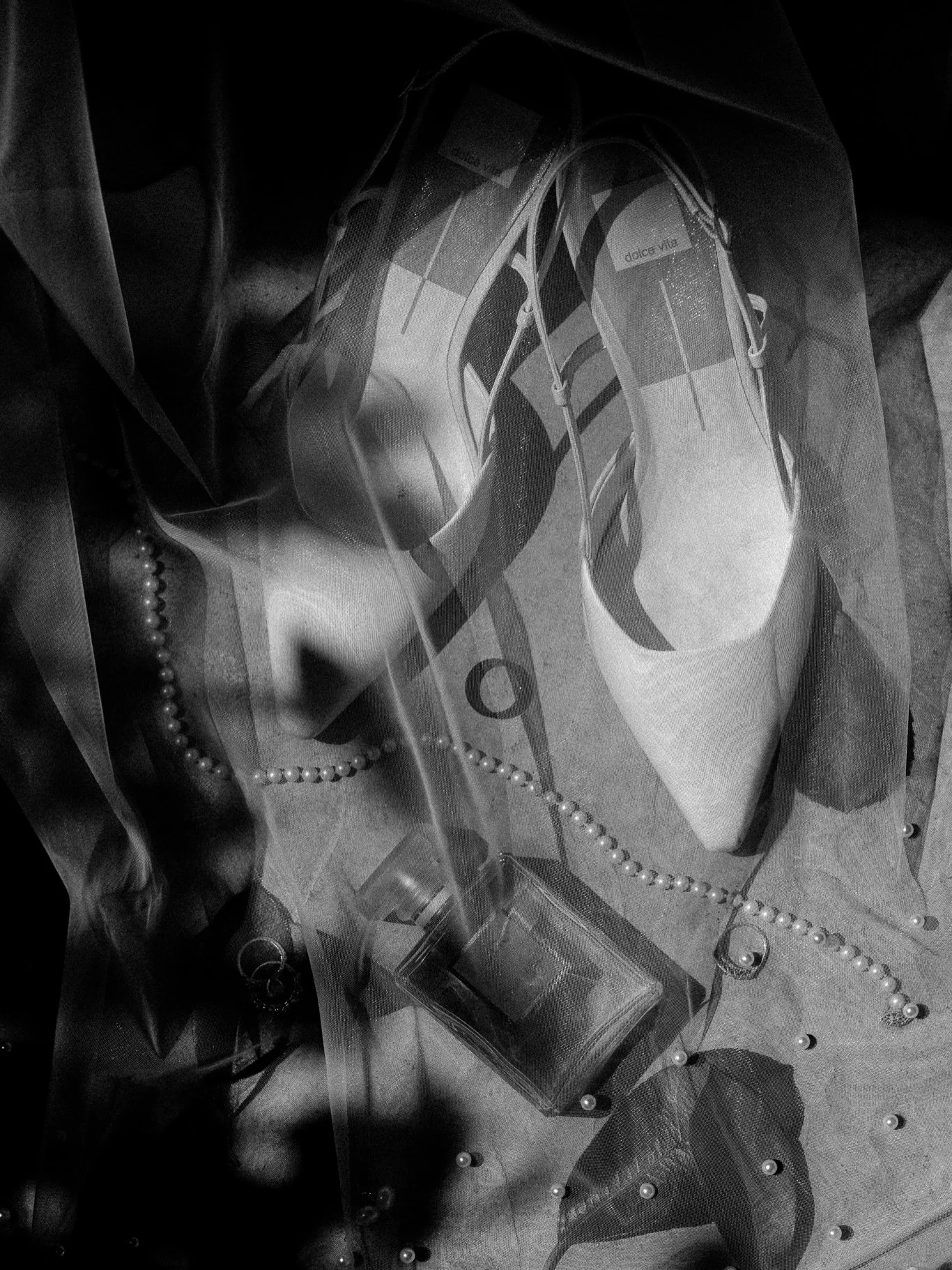 Black and white has a way of turning wedding details into art.

Clean, timeless, and full of quiet magic.

A few favorites from Lauren + Tyler&rsquo;s day.

Venue: @falknerwinery_weddings 
Photographer: 🙋🏻&zwj;♀️
2nd Photographer: @laurenpelesky
Ma