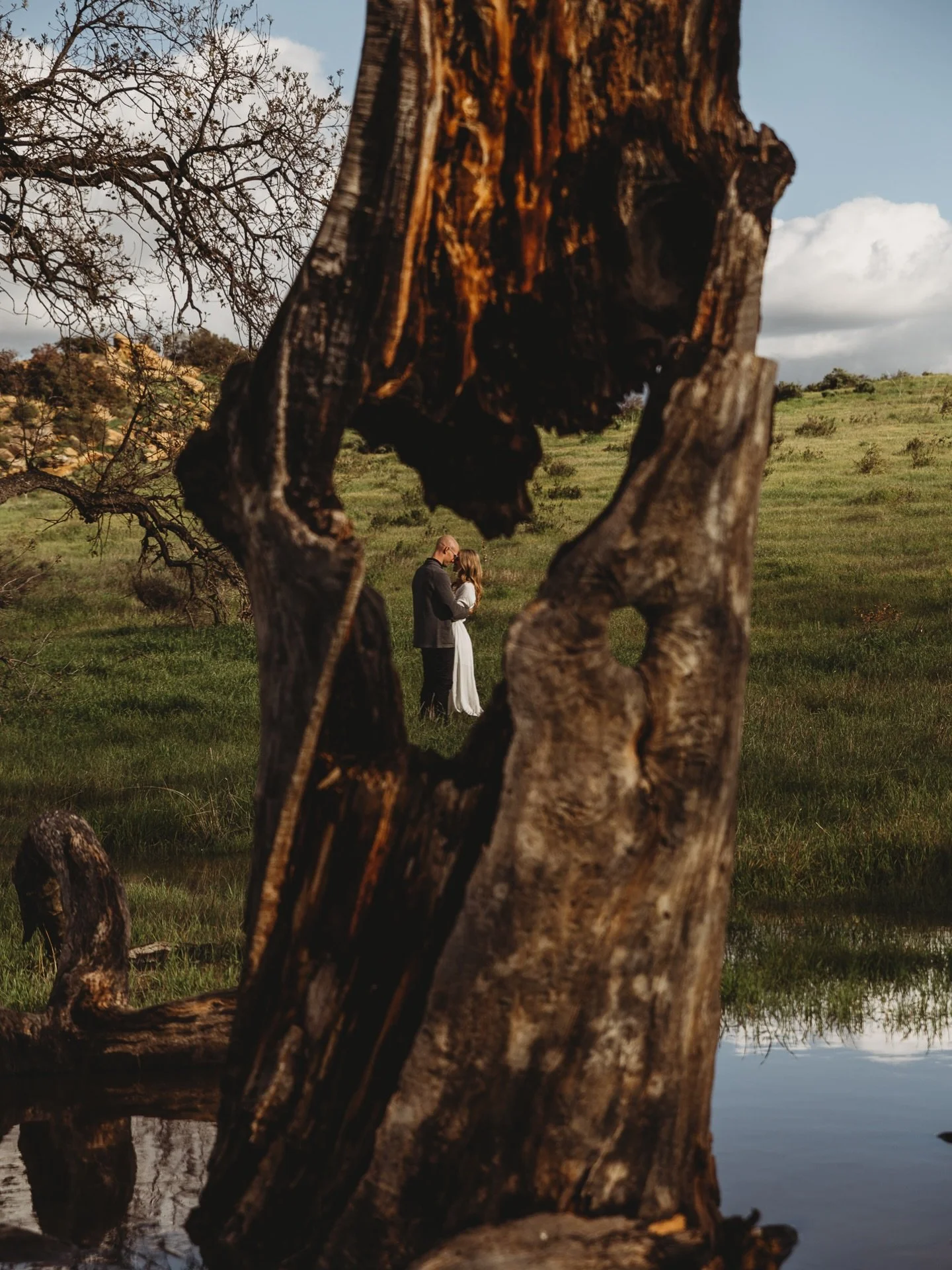 I was sitting here, thinking about those unexpected moments, those happy accidents, that happened in life. Like you make a wrong turn, but you discover the most beautiful sunset at the end of the street or you set your alarm for an hour too early and