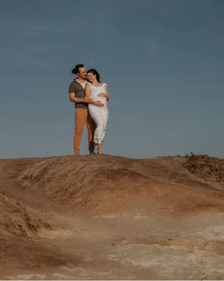 There&rsquo;s so much pressure around maternity and newborn photos &mdash;
what to wear, how to prepare, when to book, how to make it feel natural instead of forced.

And here&rsquo;s the truth I wish more parents knew:
You don&rsquo;t need perfectio