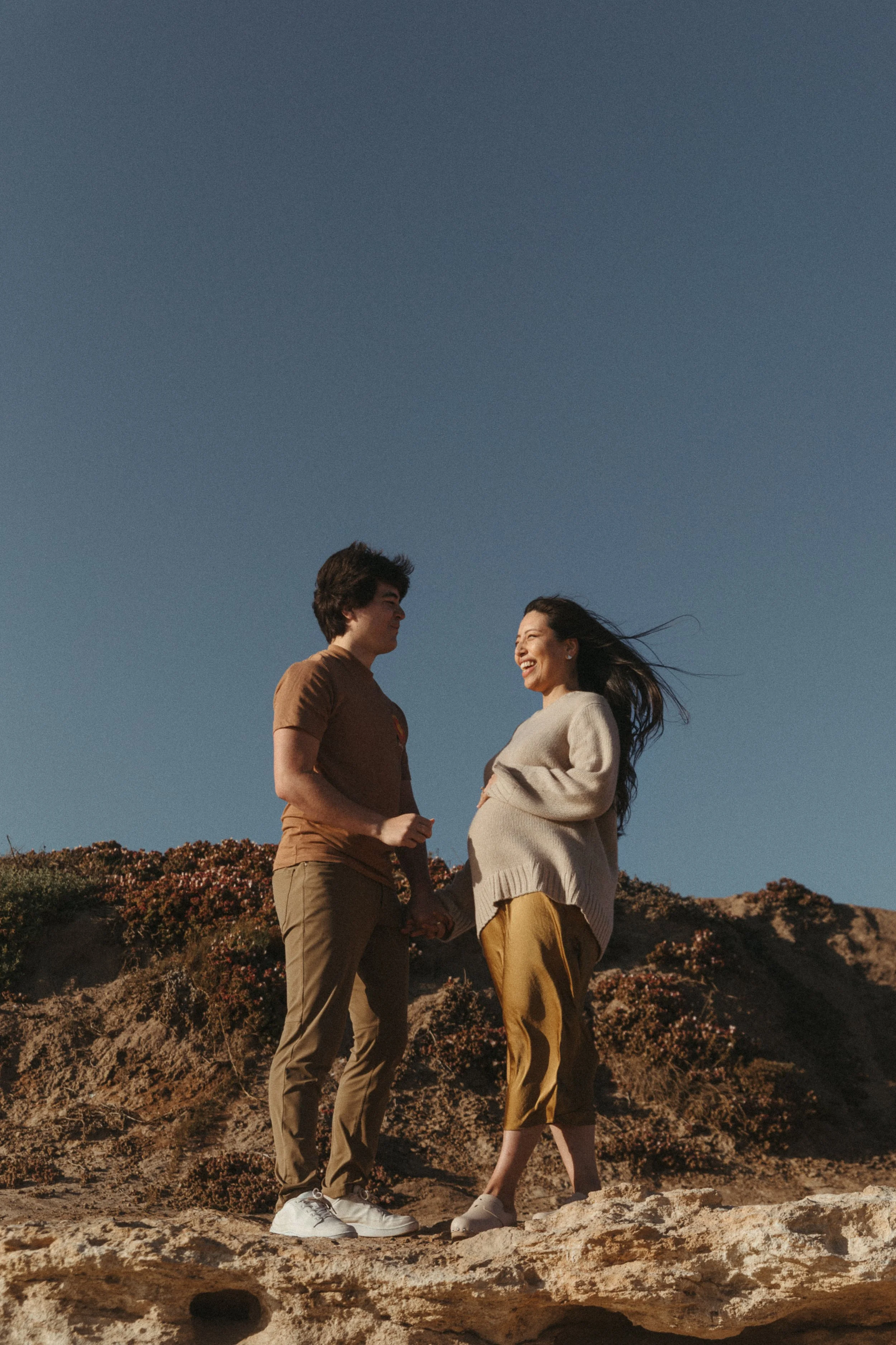 Los-Angeles-Pregnancy-Maternity-Photographer-Malibue-Beach-Session-Leo-Carillo-1.jpg