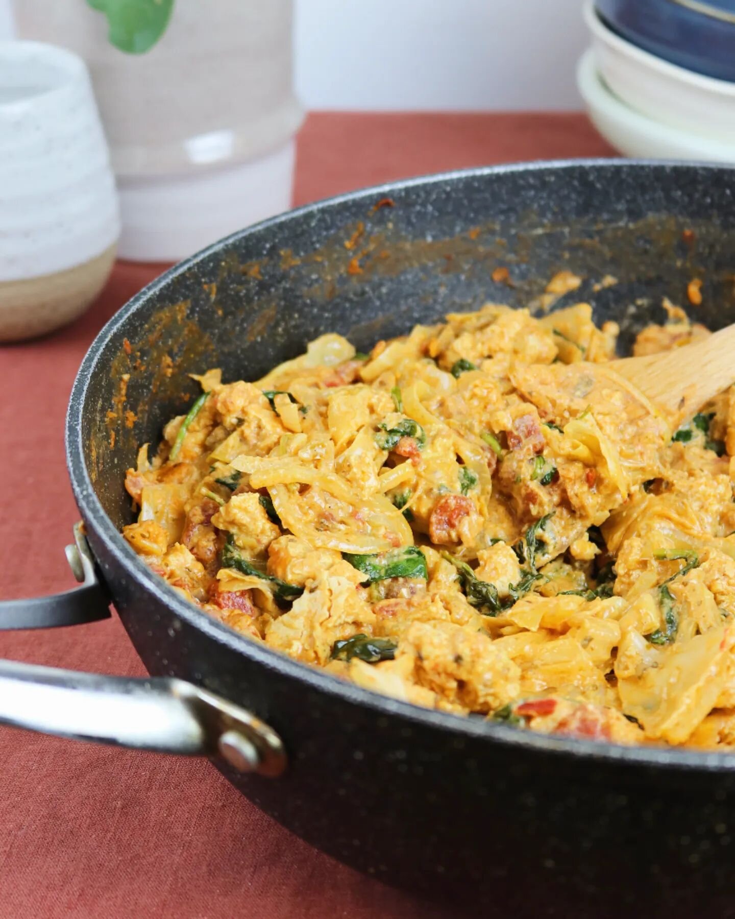 TOFU CR&Eacute;MEUX YUM YUM!

Ts&eacute; quand tes vraiment pas s&ucirc;r de ta shot et que tu te pr&eacute;pares &agrave; manger qqchose de vraiment moyen, mais qu'en r&eacute;alit&eacute;, c'est absolument d&eacute;licieux?? Cette recette 100% impr