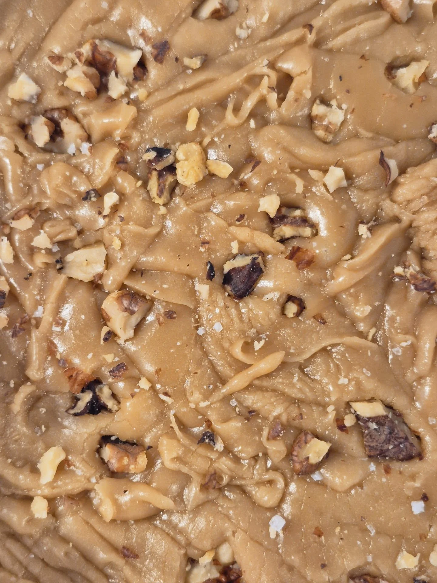 SUCRE &Agrave; LA CR&Egrave;ME V&Eacute;GANE (le plus facile !) - Mon classique du temps des f&ecirc;tes ! 

Recette sur mon site web: www.yourweirdveganfriend.com/blogfr/sucre-a-la-creme

VEGAN SUGAR FUDGE (the easiest !) - My holiday classic !

Rec