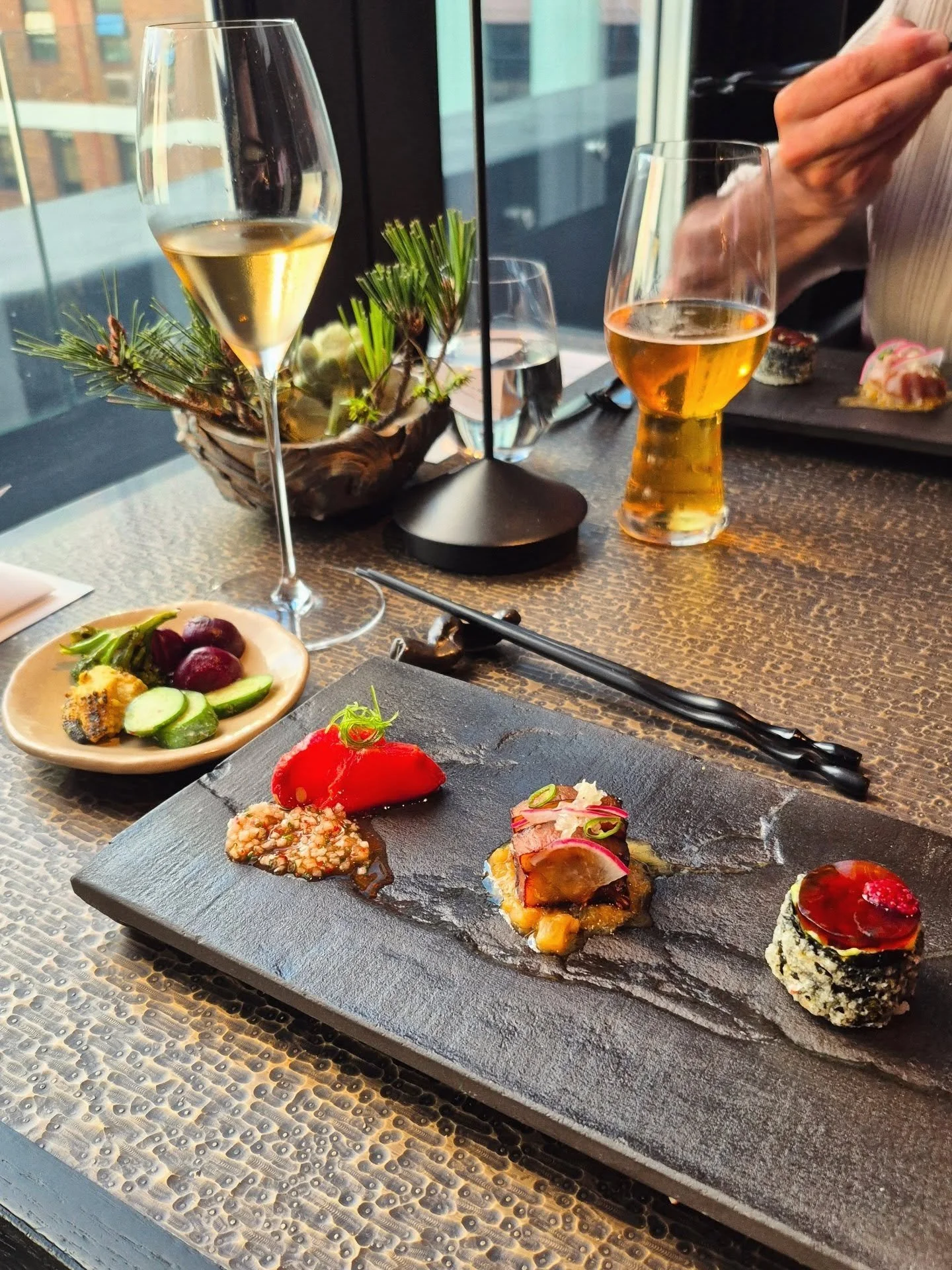 Ce que j'ai mang&eacute; en Afrique du Sud 👇🏼

CAPE TOWN 🐧&nbsp;

🥂 FYN restaurant (menu gastronomique 8 services) @fynrestaurantcpt

🍗 Romeo and Vero (boucher v&eacute;gane avec du braai)&nbsp; @romeoandvero

⛱️ Plant Caf&eacute; (terrasse avec