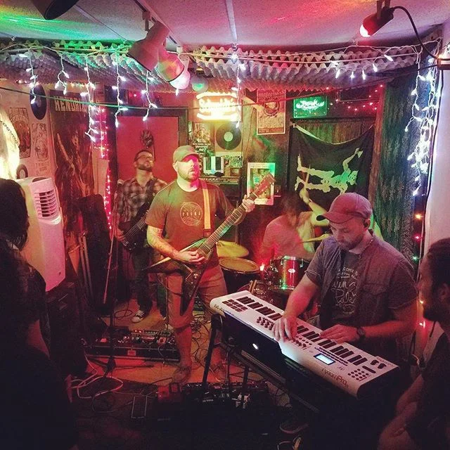 Big thanks to Chris from @valenceband for hooking us up with this show!  Another big thanks to Dan from @crazydansmetal for putting on a super fun show!

If you need to get your instrumental fix on,  with some new tunes, check out these bands!  They 