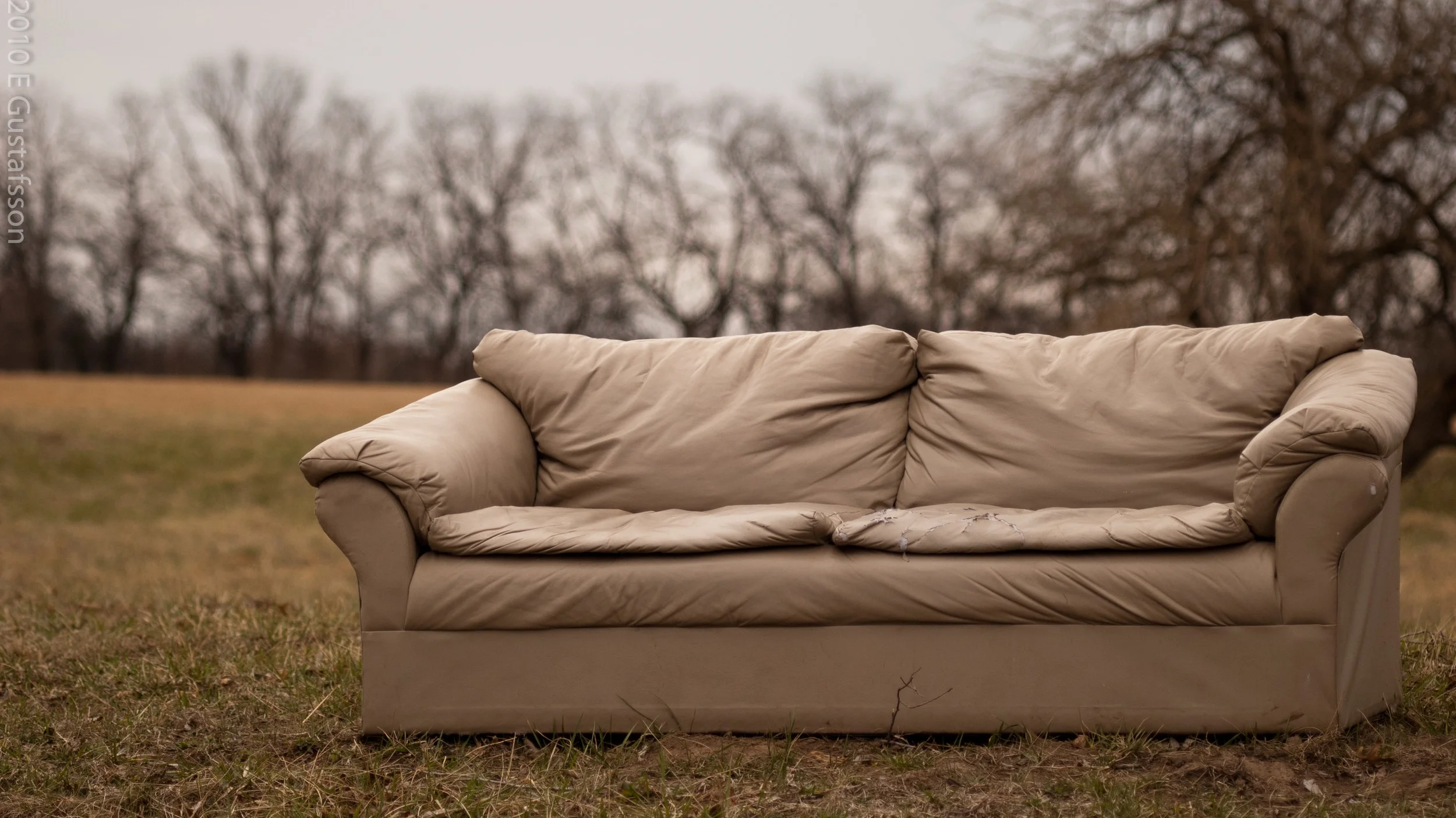 Couch in the Field by Eje Gustafsson CC.jpg